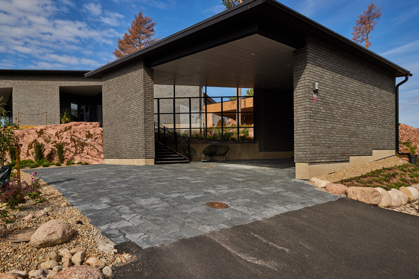 Loimuliuskekivi Lakka 80 hiilenmusta