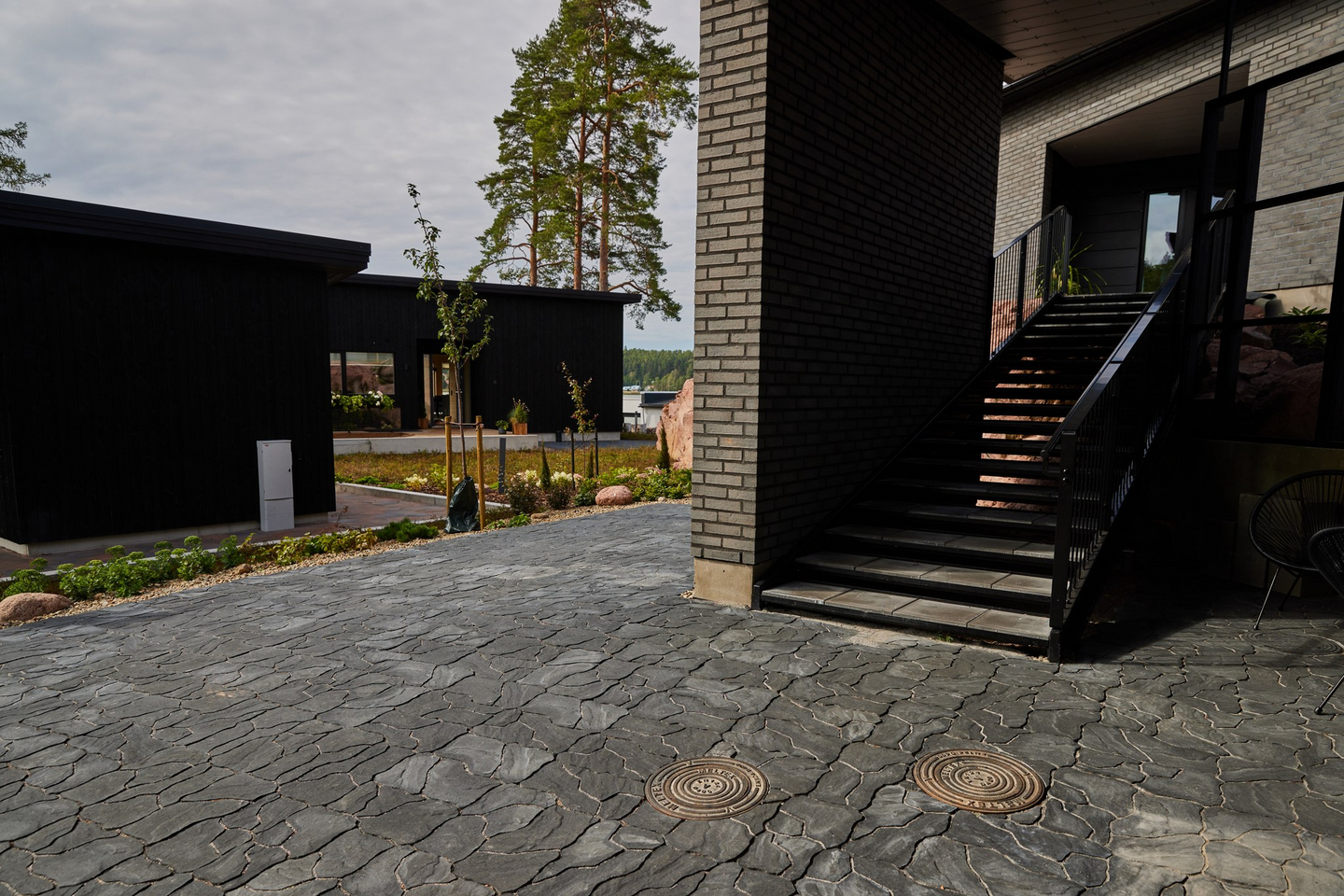 Loimuliuskekivi Lakka 80 hiilenmusta