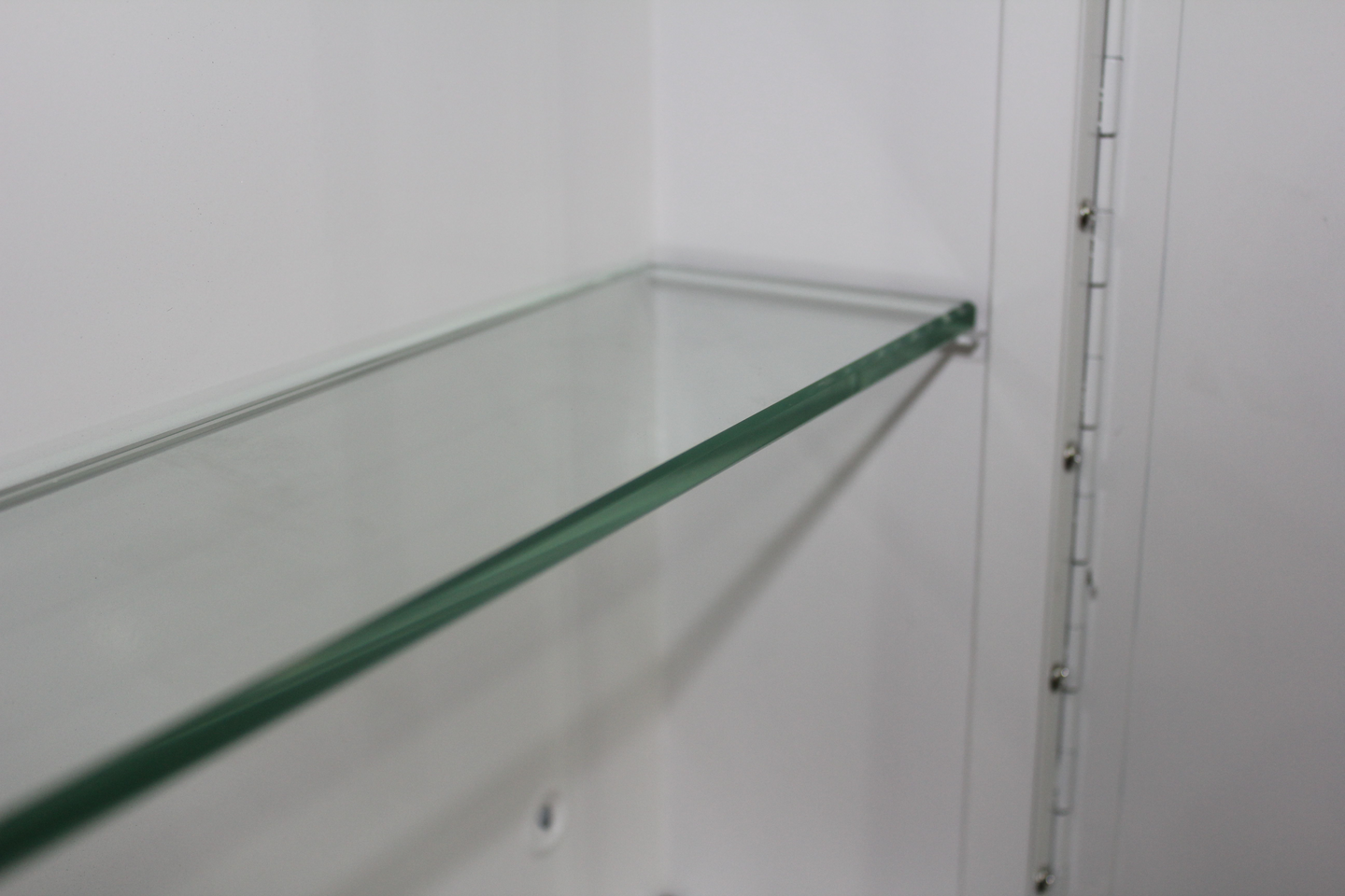 Peilikaappi Tammiholma Parma 60x60cm 29W LED-valo ja pistorasia 3000/4500K