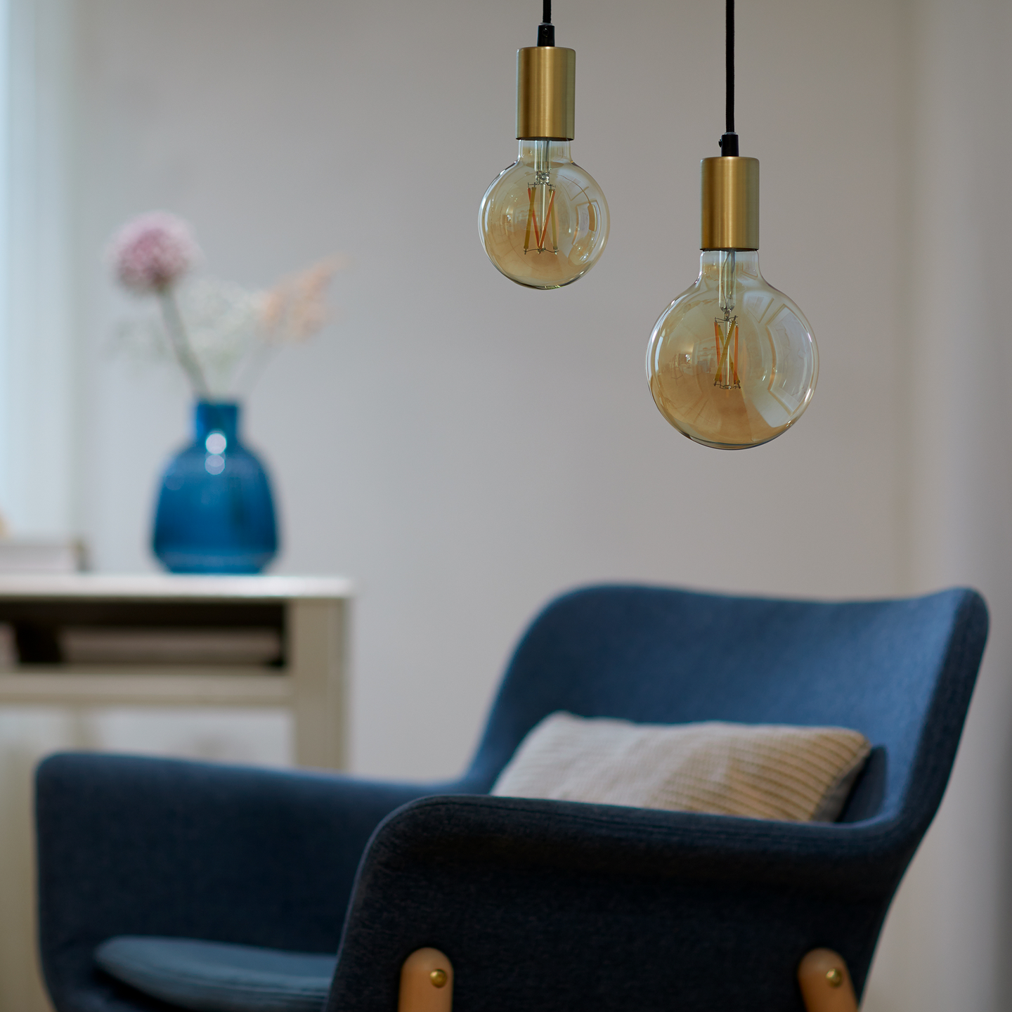 Led-lamppu WiZ Wi-Fi 7W E27 TW G95 920-50 Filament meripihka