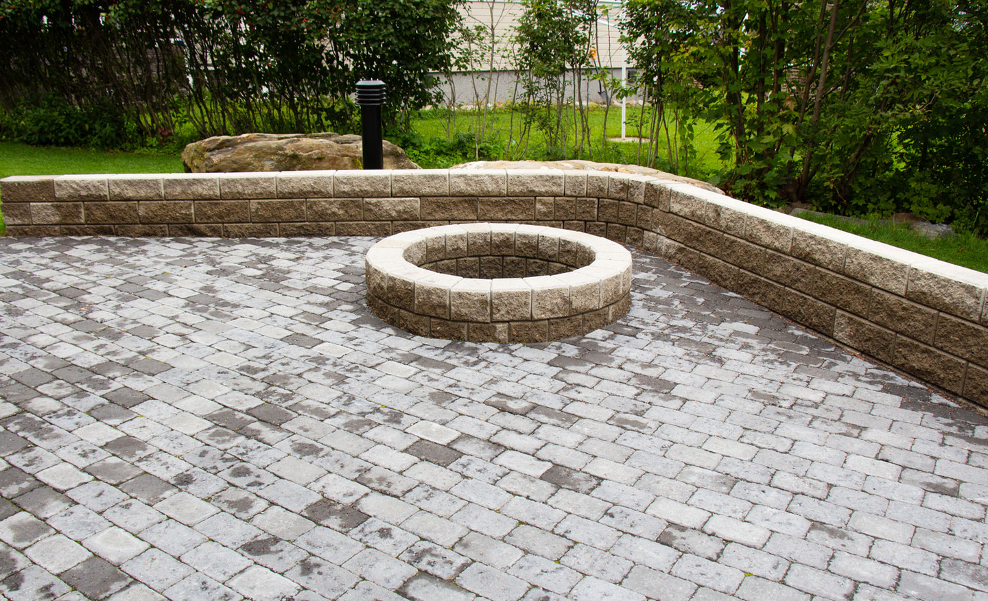 Citymuurikivi Lakka kaari harmaa