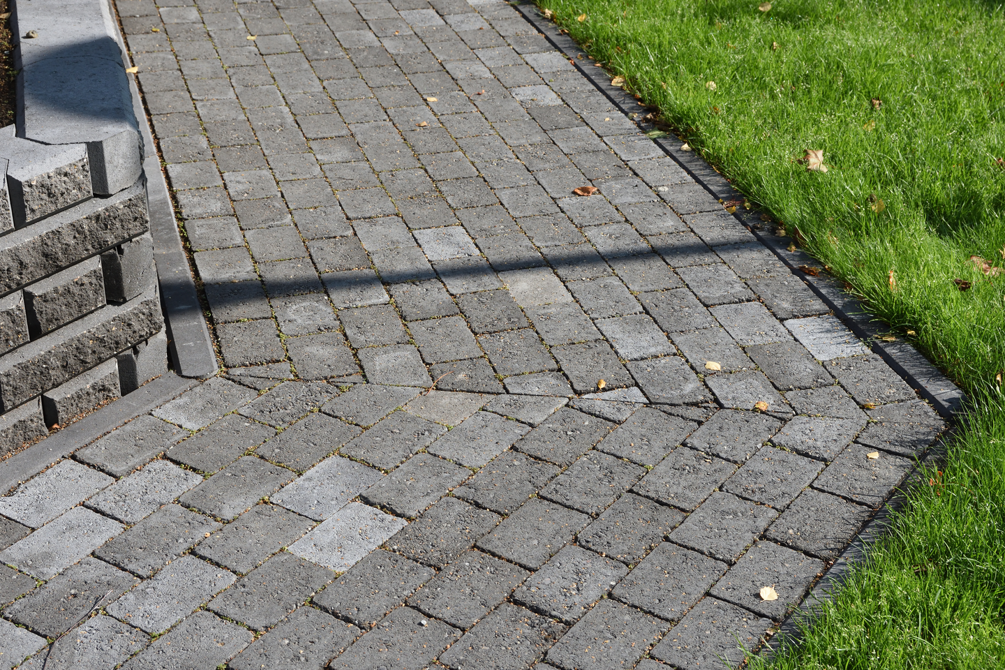 Antiikkikivi Lakka 60mm musta 179x119x60mm 47kpl/m² lava 10,2m²