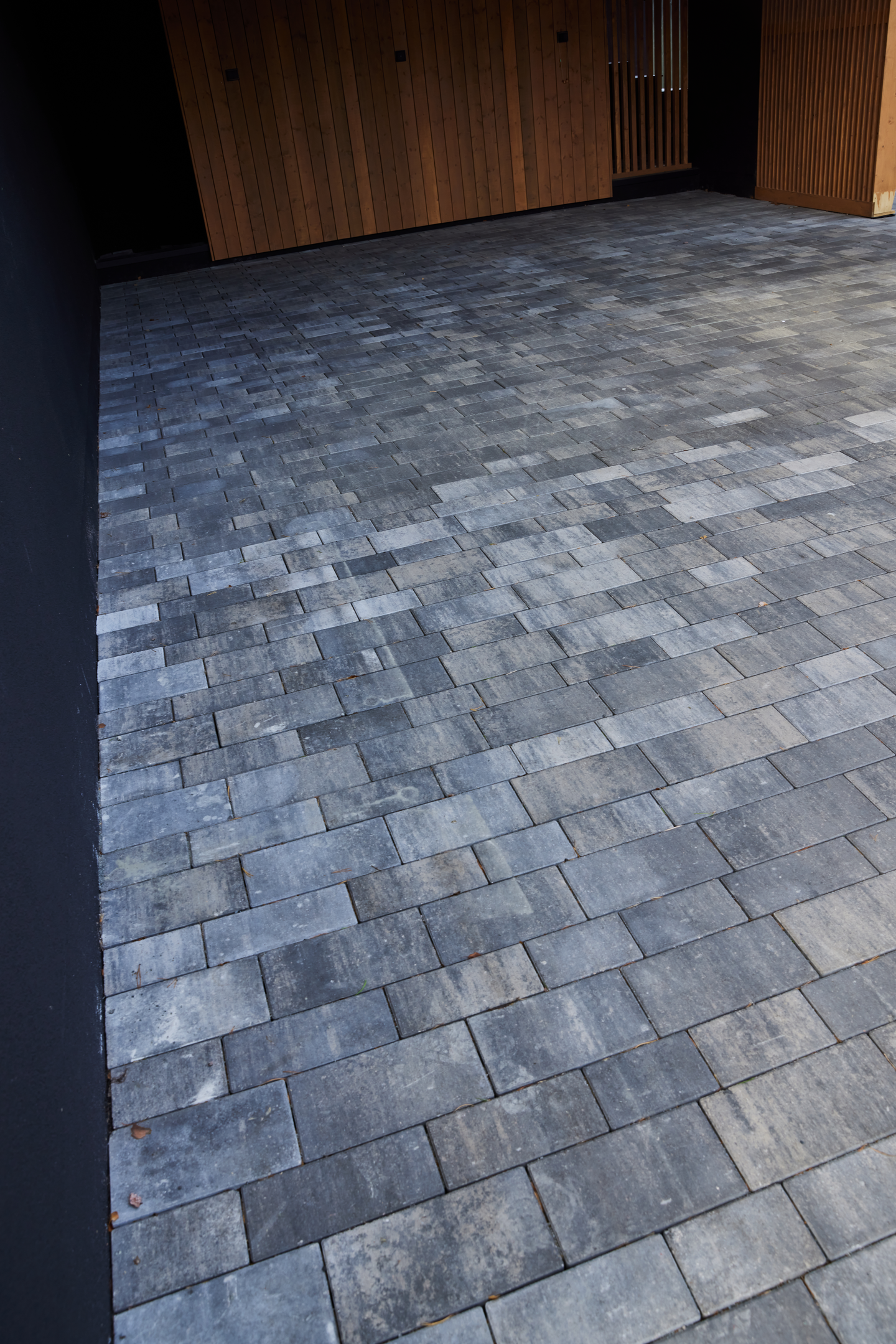 Rytmikivet Lakka 60 mustavalkoinen 7 eri kokoa, koko lava 9,9 m²