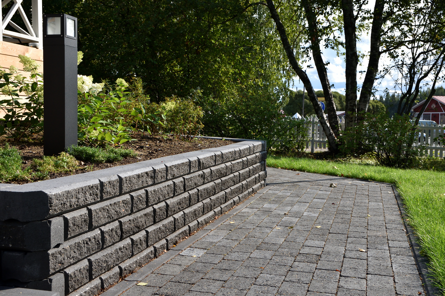 Antiikkikivi Lakka 60mm musta 179x119x60mm 47kpl/m² lava 10,2m²