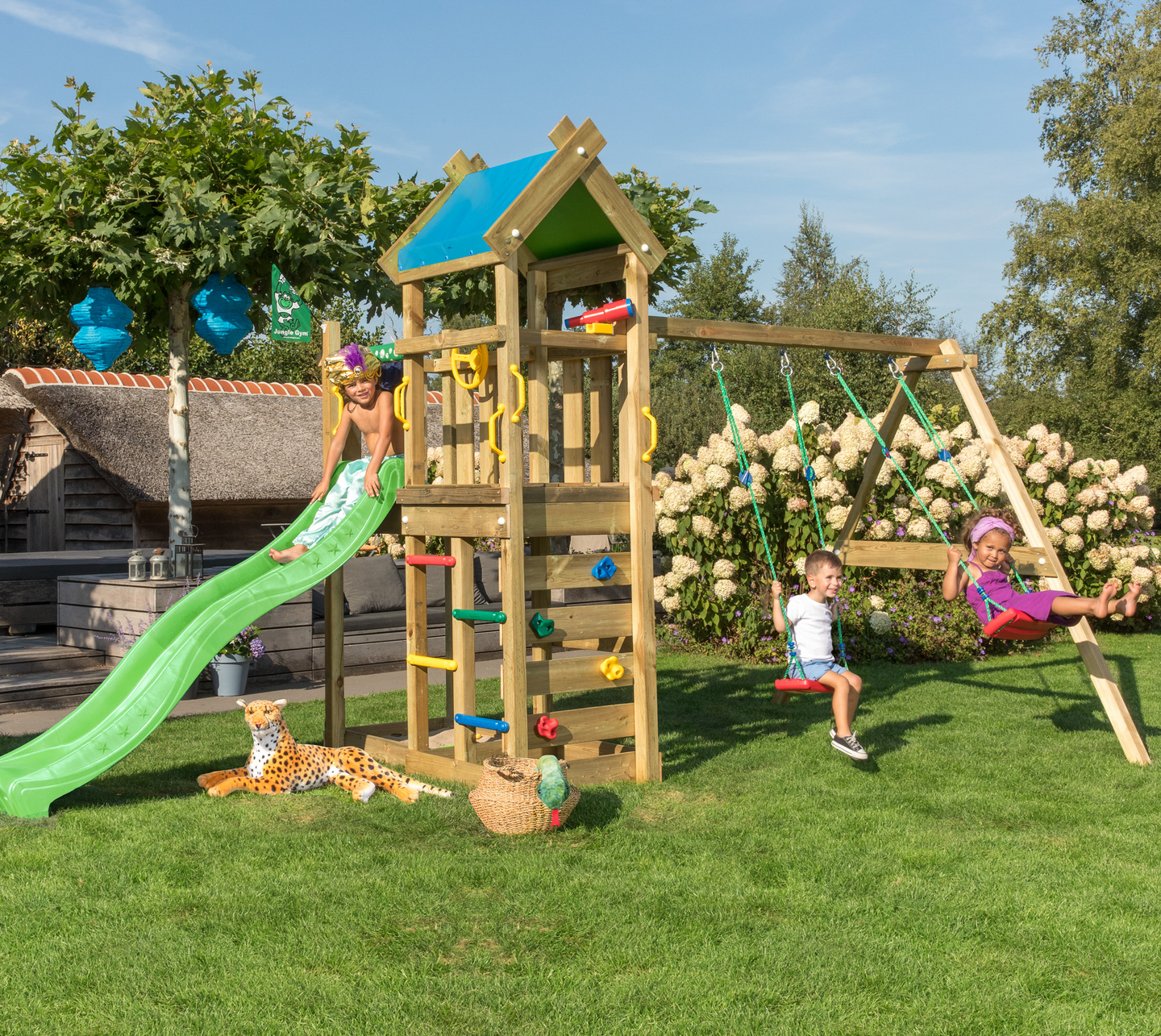 Leikkitorni Jungle Gym Nomad sekä keinumoduuli ja tummanvihreä liukumäki