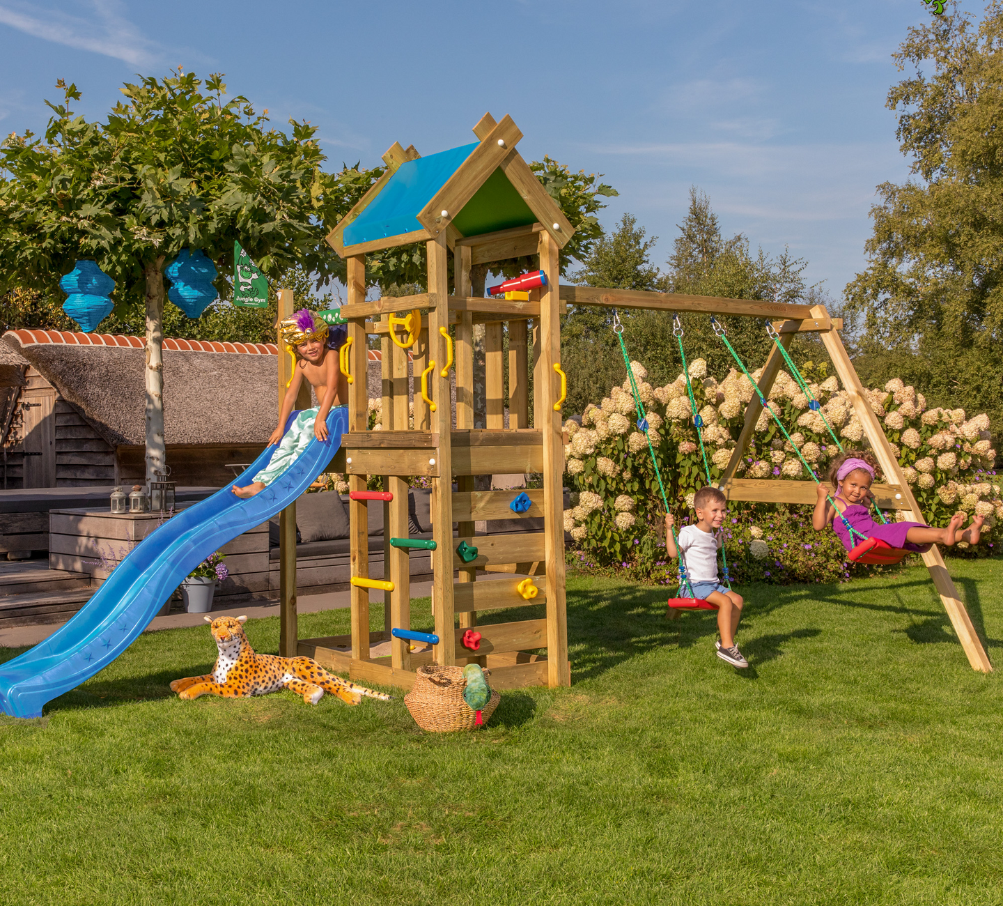 Leikkitorni Jungle Gym Nomad sekä keinumoduuli ja sininen liukumäki