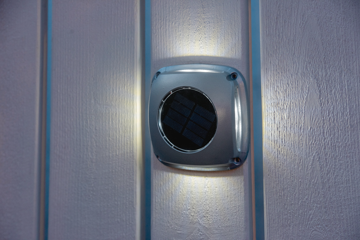 Solar maa-/seinävaloAiram Tyko