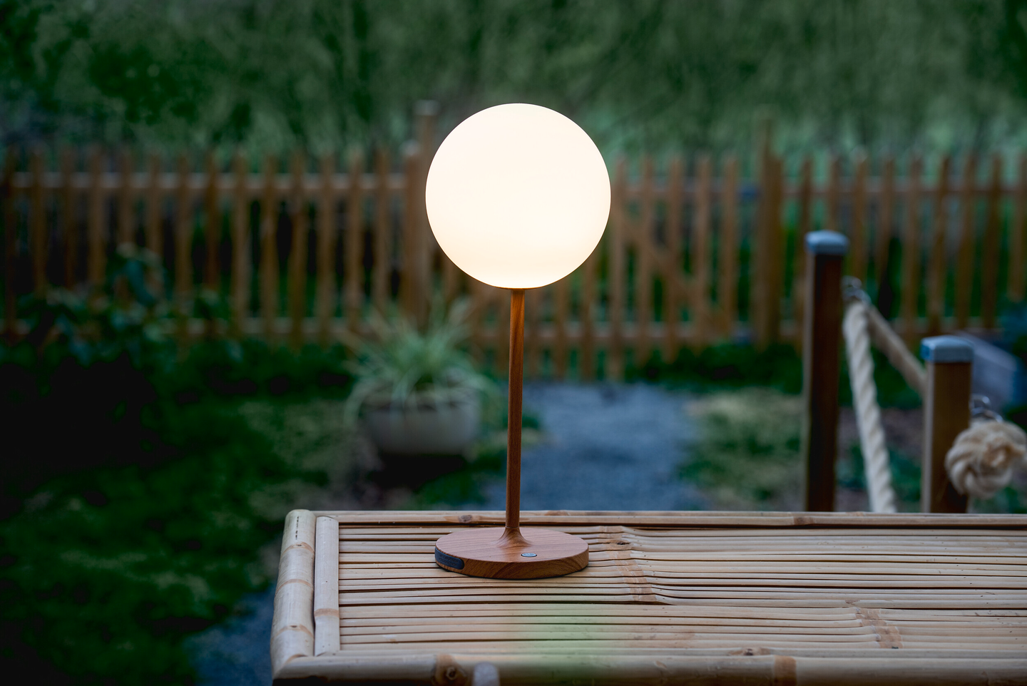 Pöytävalo Airam Harstad usb ladattava