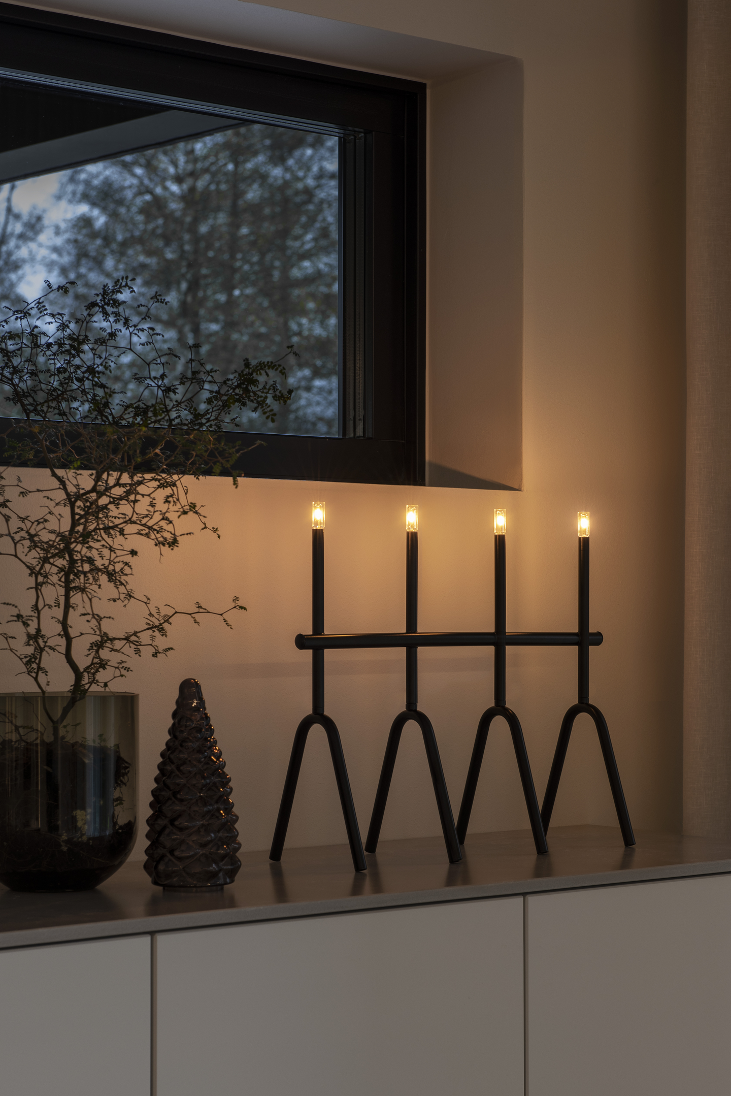 Metallikynttelikkö Konstsmide 4 led 39cm