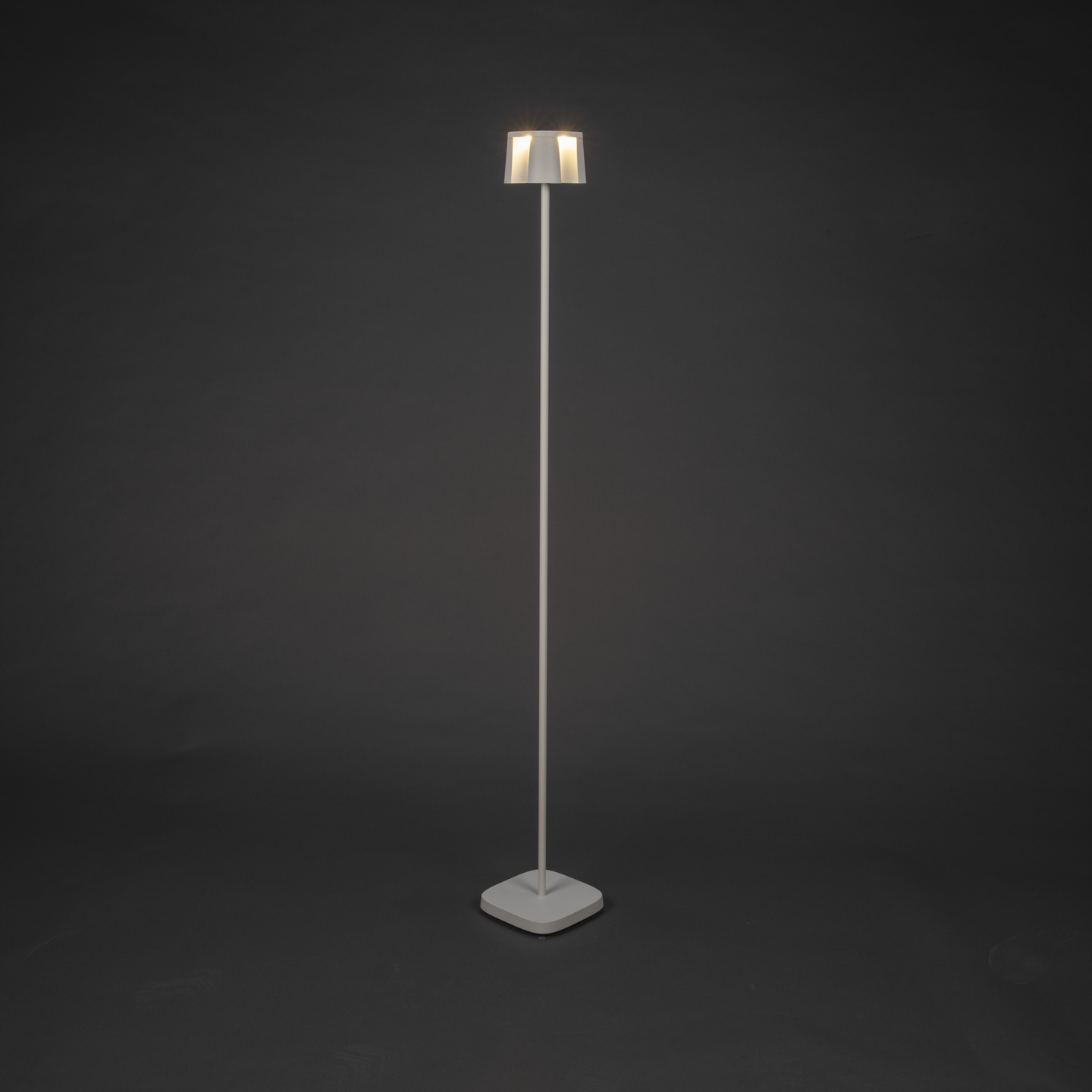 NICE KONSTSMIDE GOLVLAMPA USB VIT