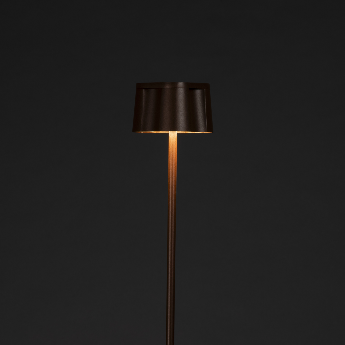 NICE KONSTSMIDE GOLVLAMPA USB ROST