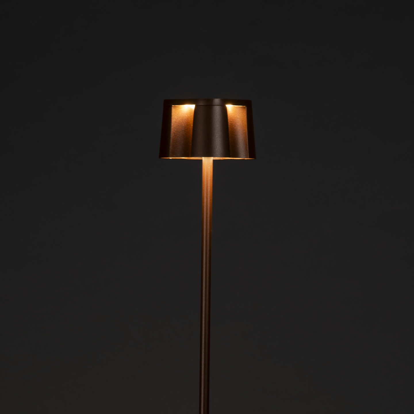 NICE KONSTSMIDE GOLVLAMPA USB ROST