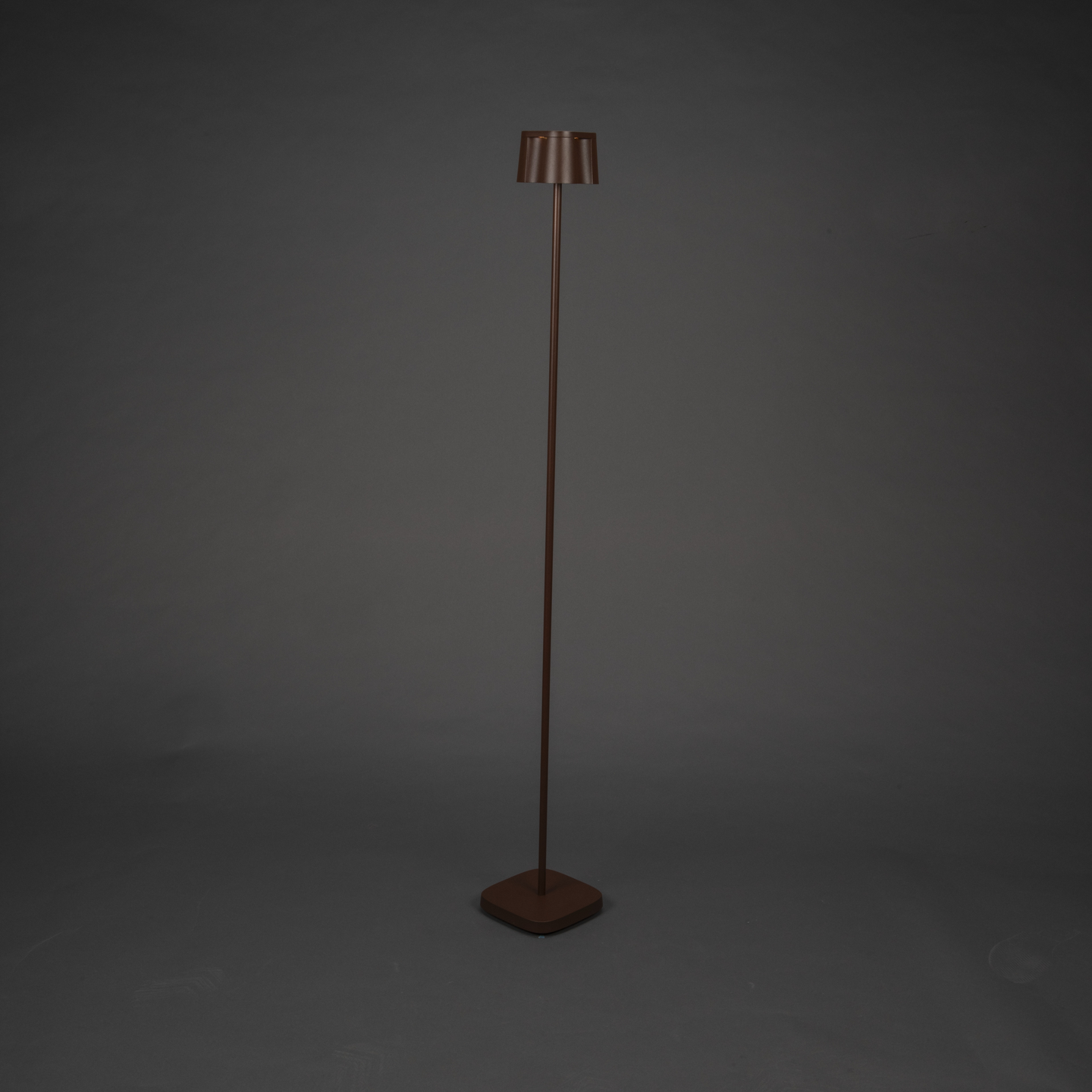 NICE KONSTSMIDE GOLVLAMPA USB ROST