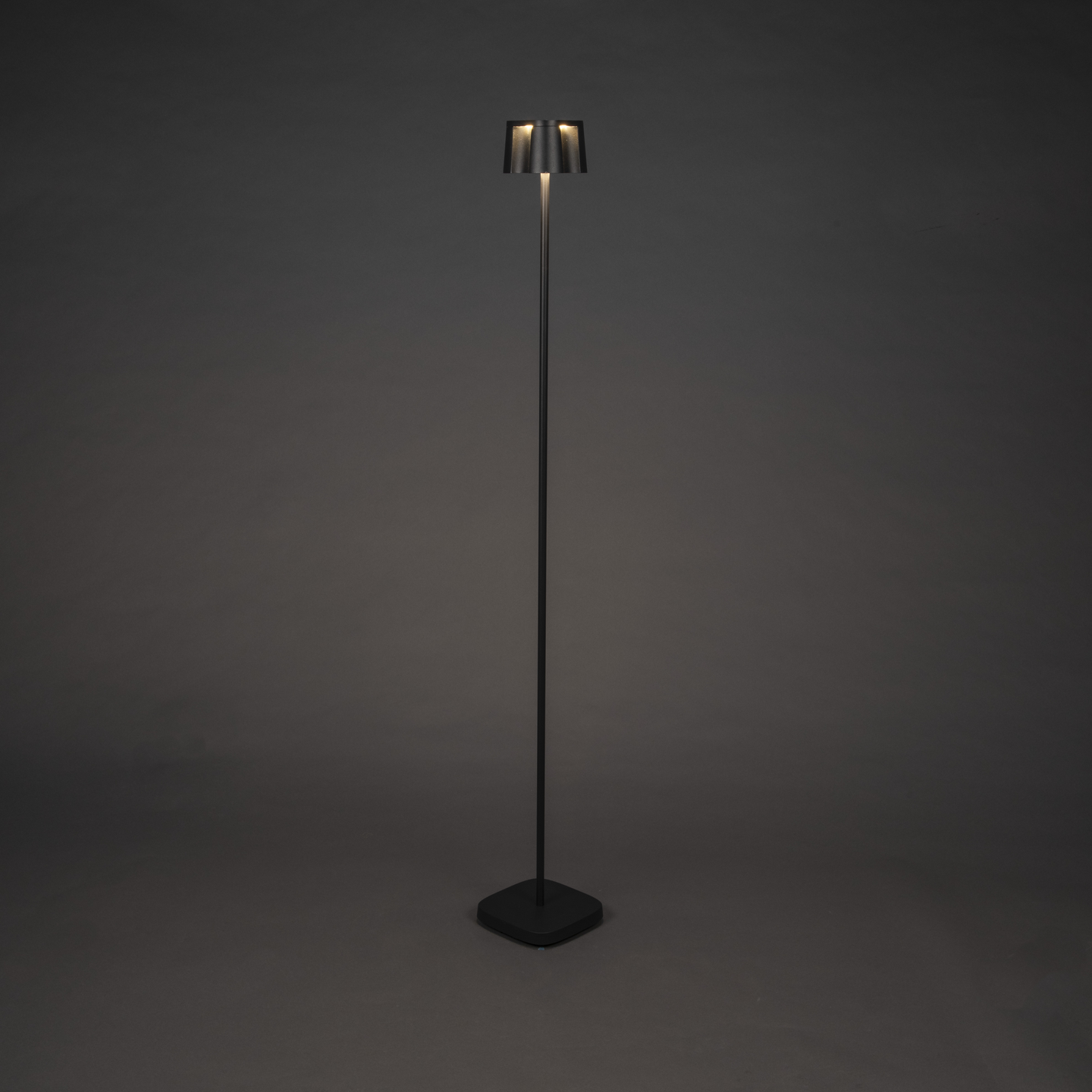 NICE KONSTSMIDE GOLVLAMPA USB SVART