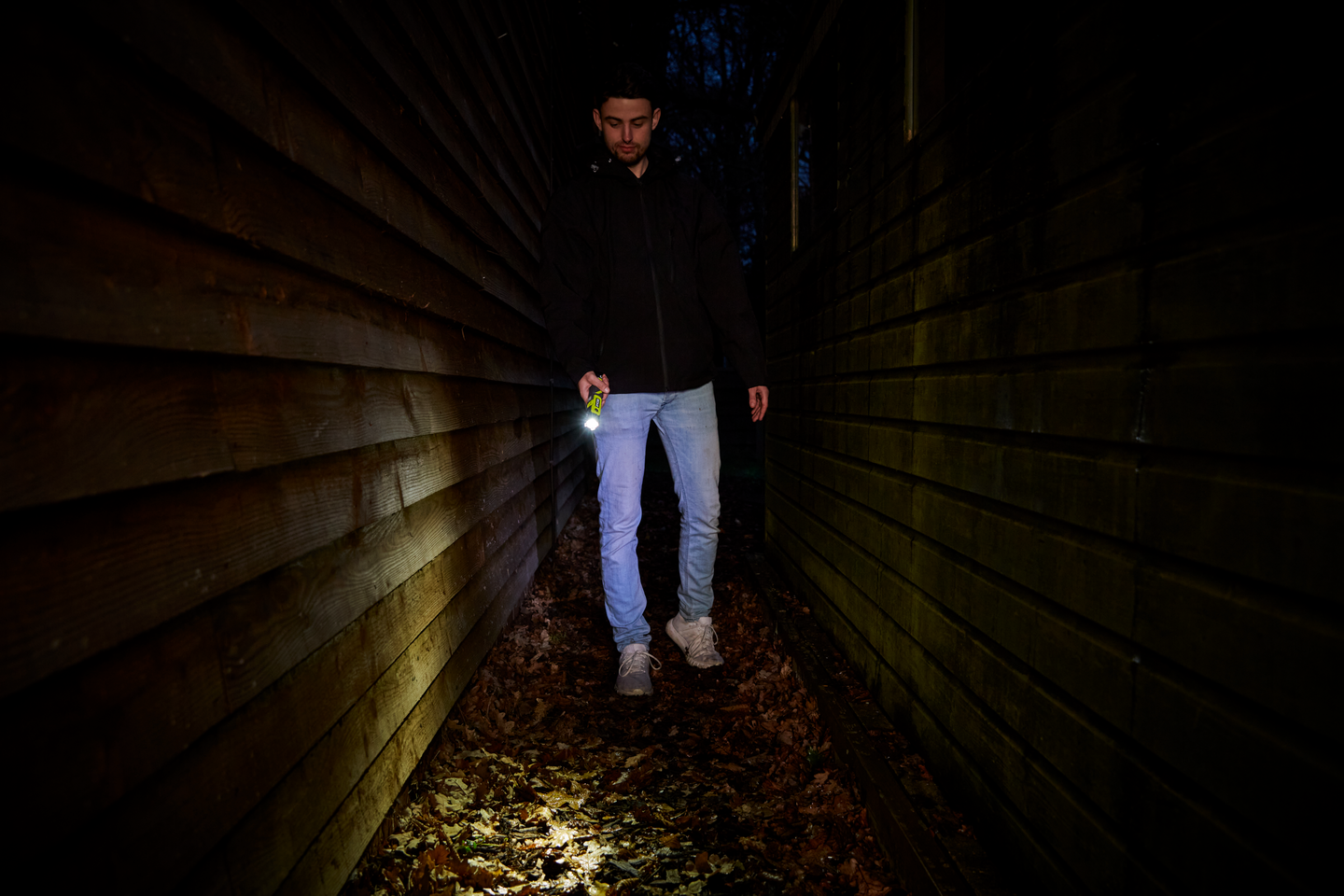 Taskulamppu laser osoittimella RYOBI RLP4-0 4V USB-Litium-sarja ei akkua