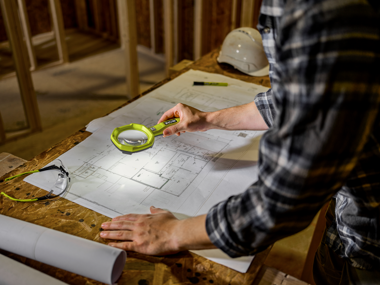 Suurennuslasivalaisin RYOBI RML4-0 4V USB-Litium-sarja ei akkua