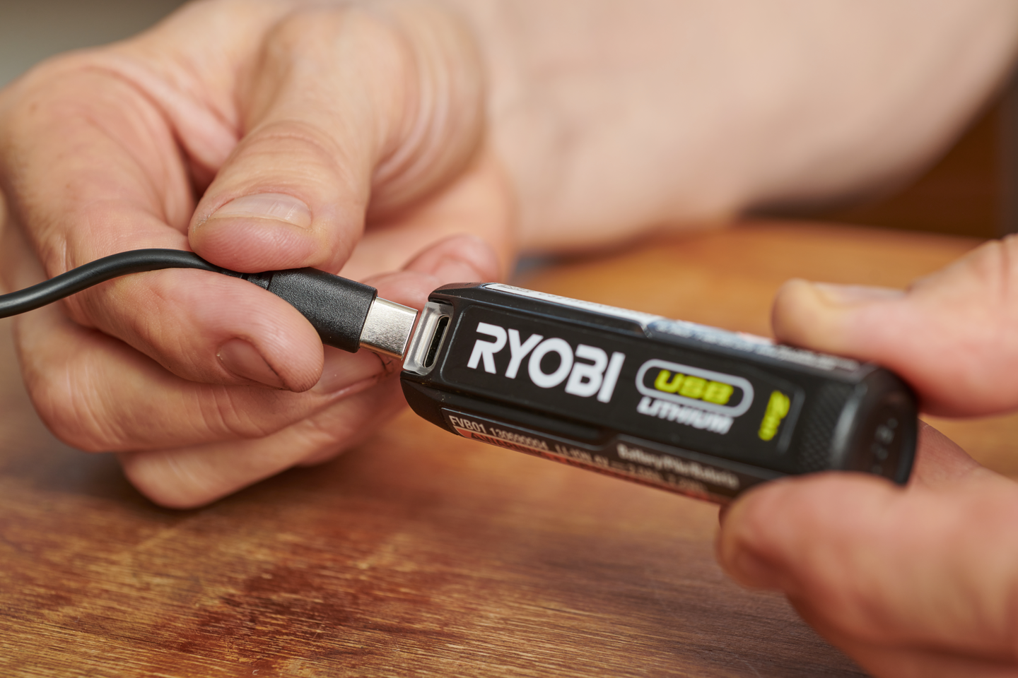 Akku Ryobi RB420 2,0Ah 4V USB Lithium USB-johdolla