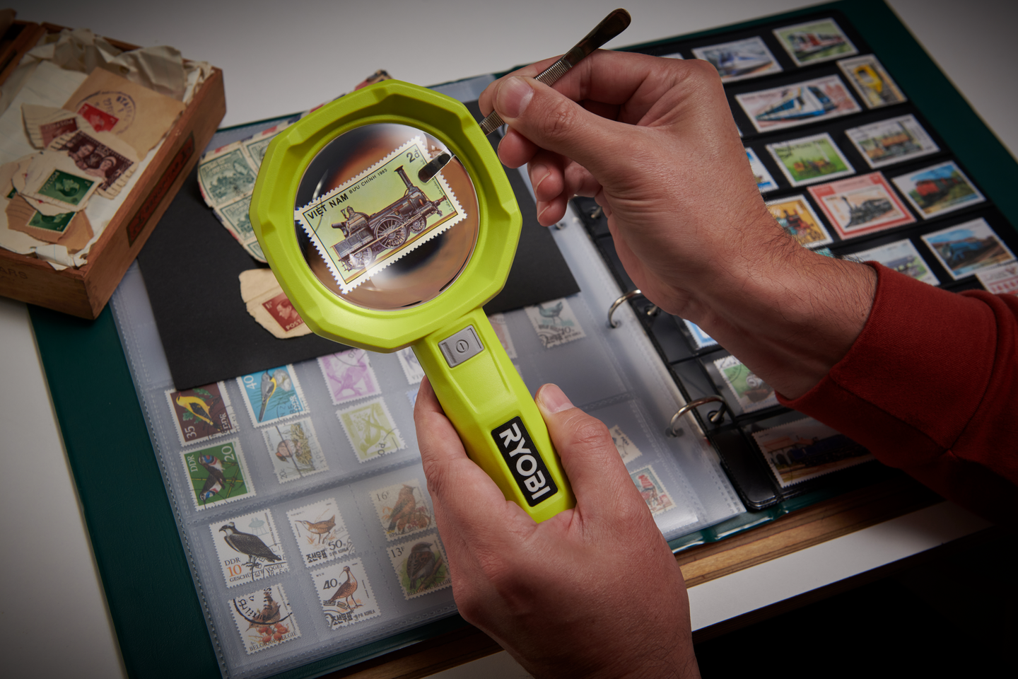 Suurennuslasivalaisin RYOBI RML4-0 4V USB-Litium-sarja ei akkua