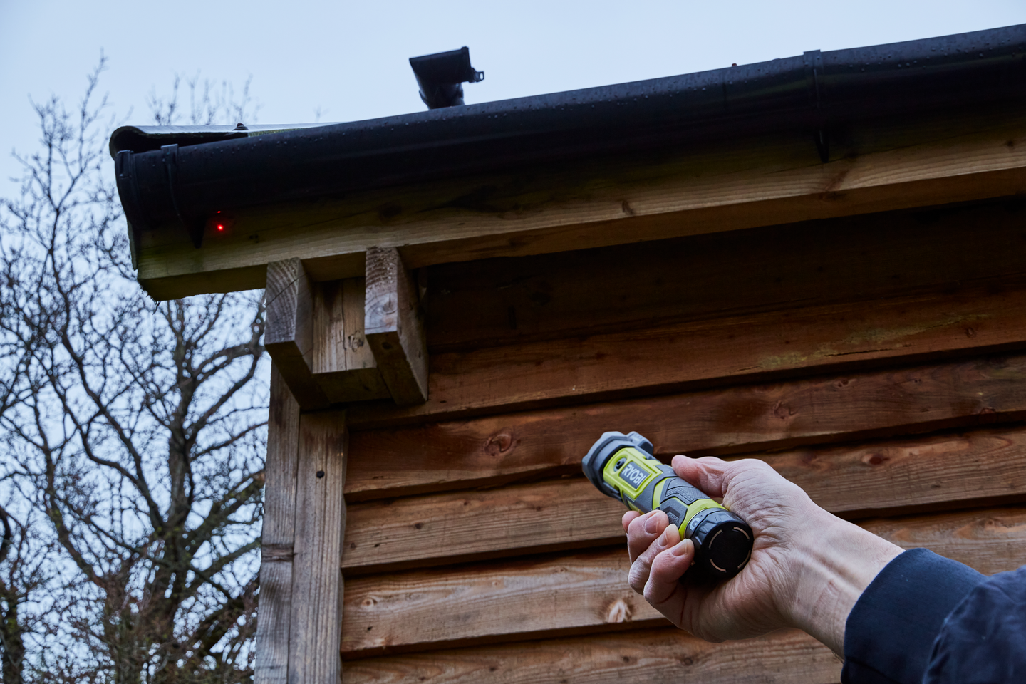 Taskulamppu laser osoittimella RYOBI RLP4-0 4V USB-Litium-sarja ei akkua