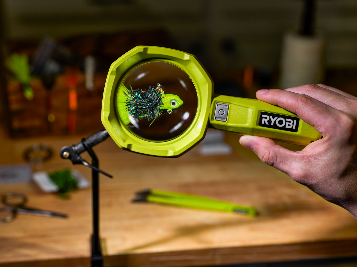 Suurennuslasivalaisin RYOBI RML4-0 4V USB-Litium-sarja ei akkua