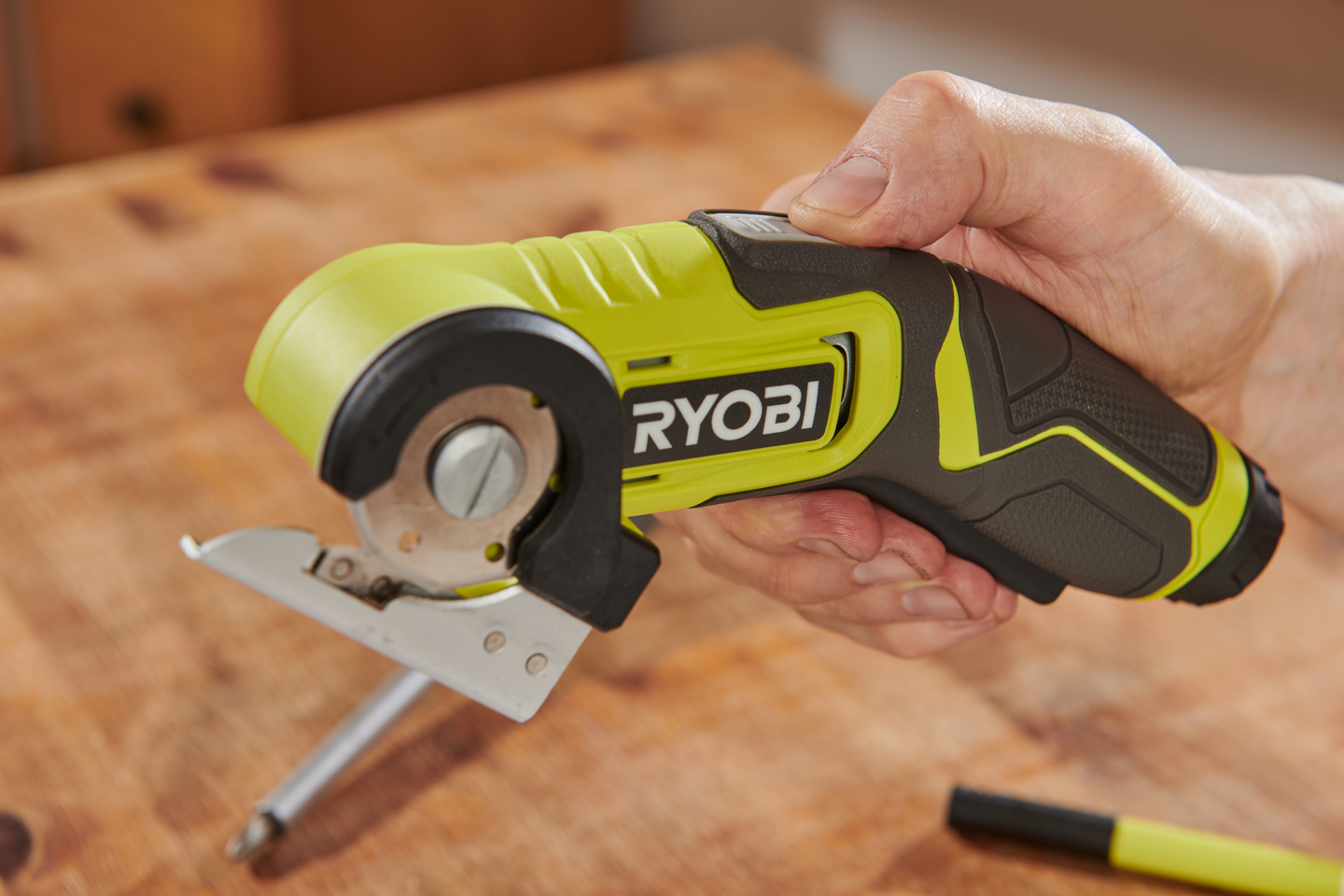 Yleisleikkuri RYOBI RCT4-0 4V USB-Litium-sarja ei akkua