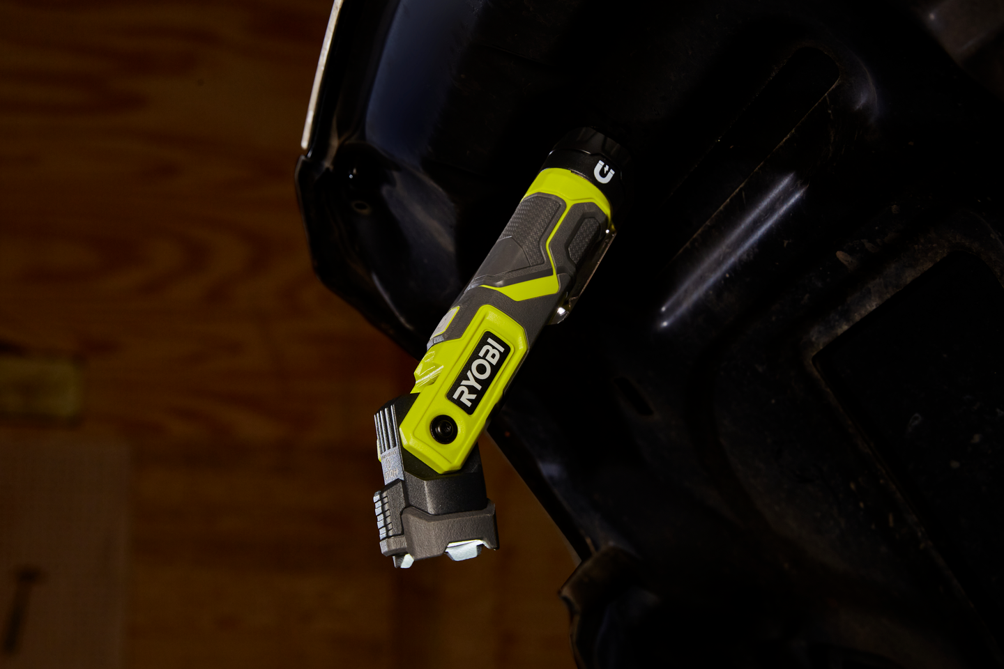 Taskulamppu RYOBI RLP4-120G 4V USB-Litium-sarja 2,0Ah akulla