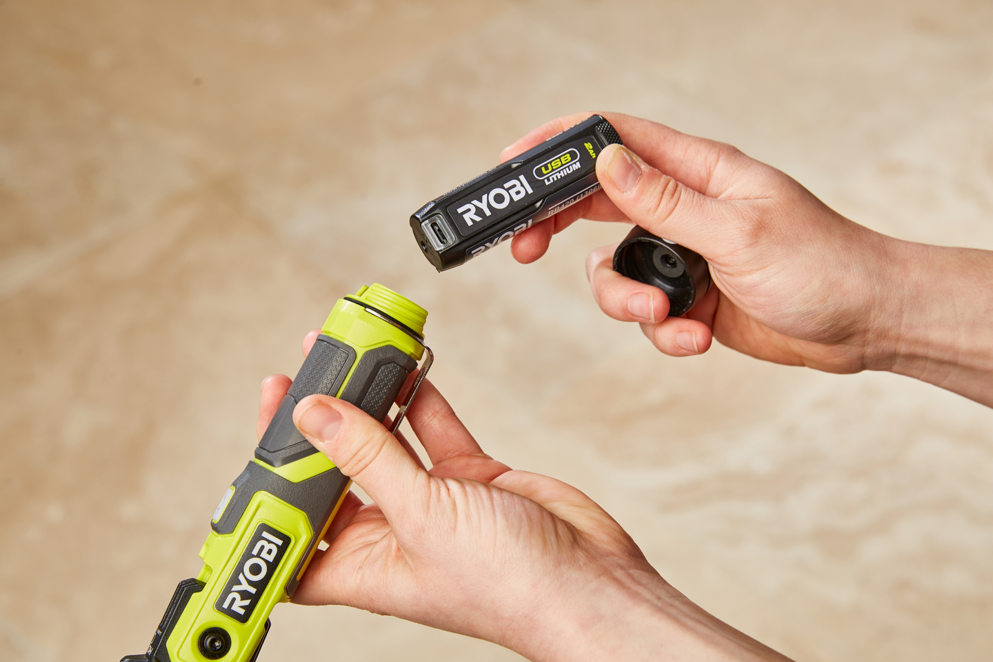 Taskulamppu RYOBI RLP4-120G 4V USB-Litium-sarja 2,0Ah akulla