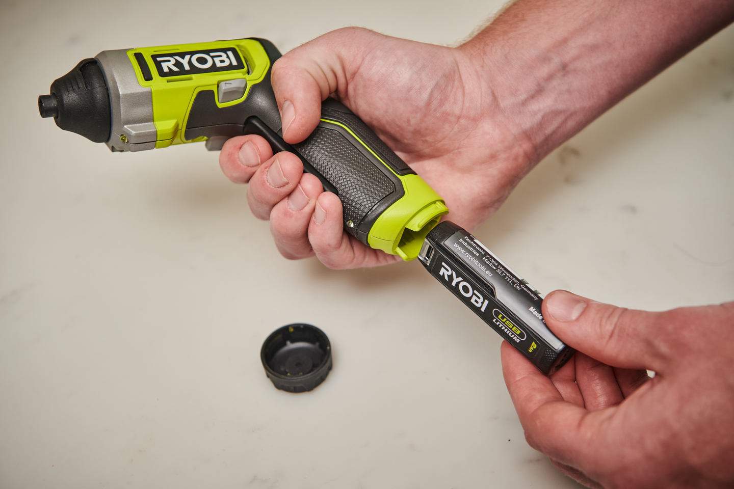 Ruuvinväännin RYOBI RSD4-120T 4V USB 2,0Ah akulla USB-Litium-sarja