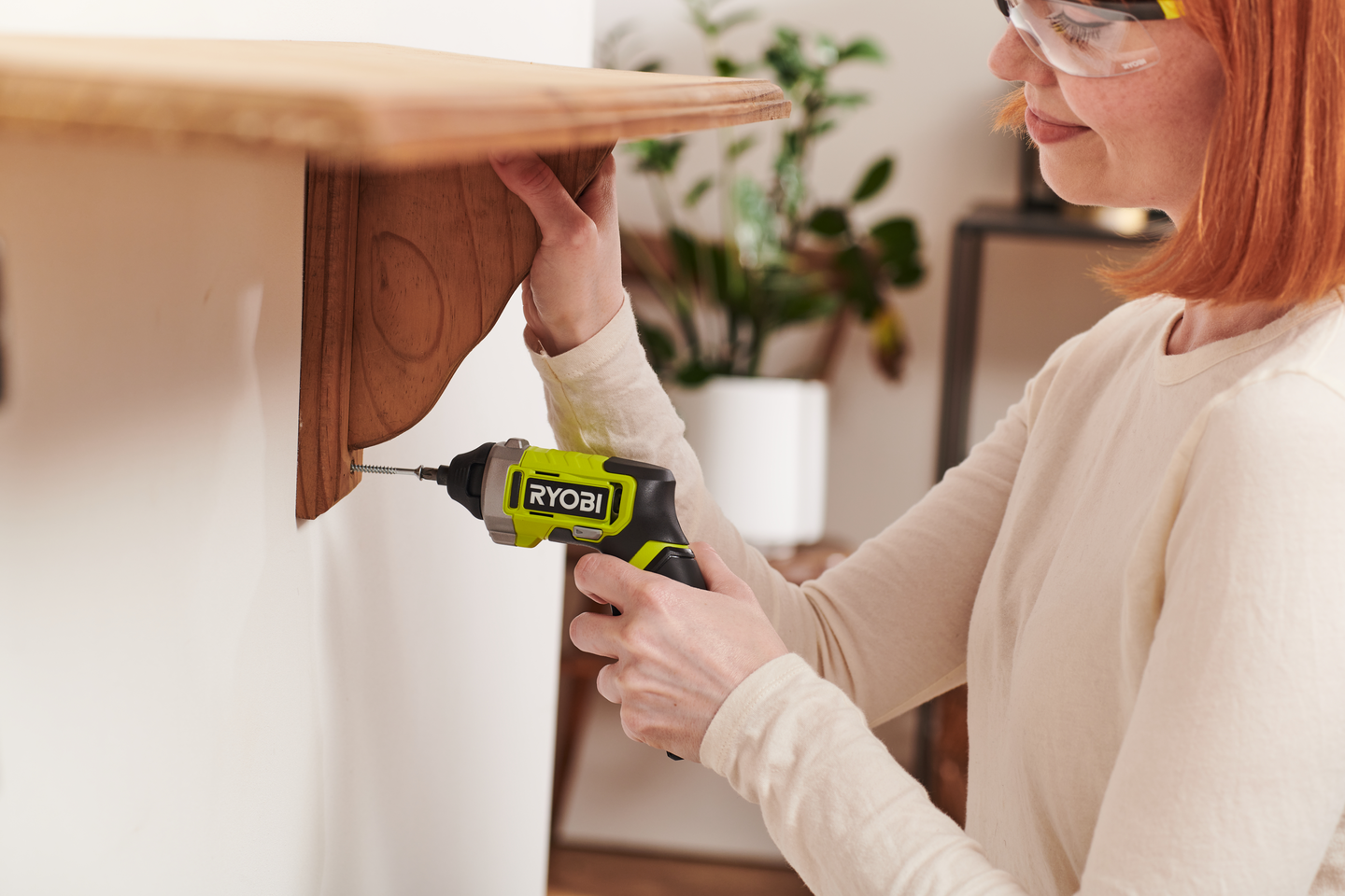 Ruuvinväännin RYOBI RSD4-120T 4V USB 2,0Ah akulla USB-Litium-sarja