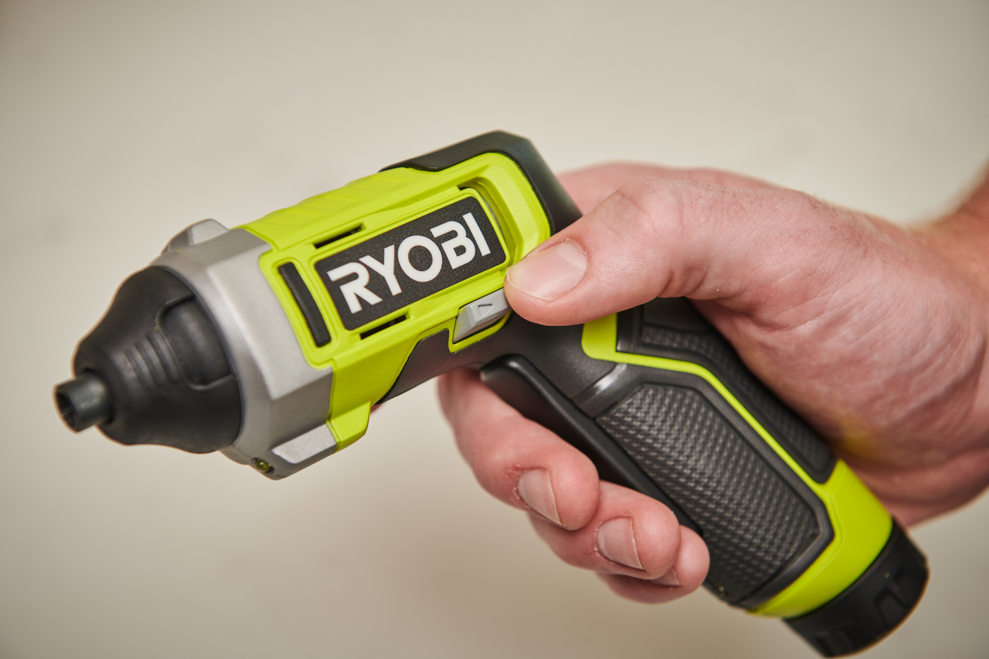 Ruuvinväännin RYOBI RSD4-120T 4V USB 2,0Ah akulla USB-Litium-sarja