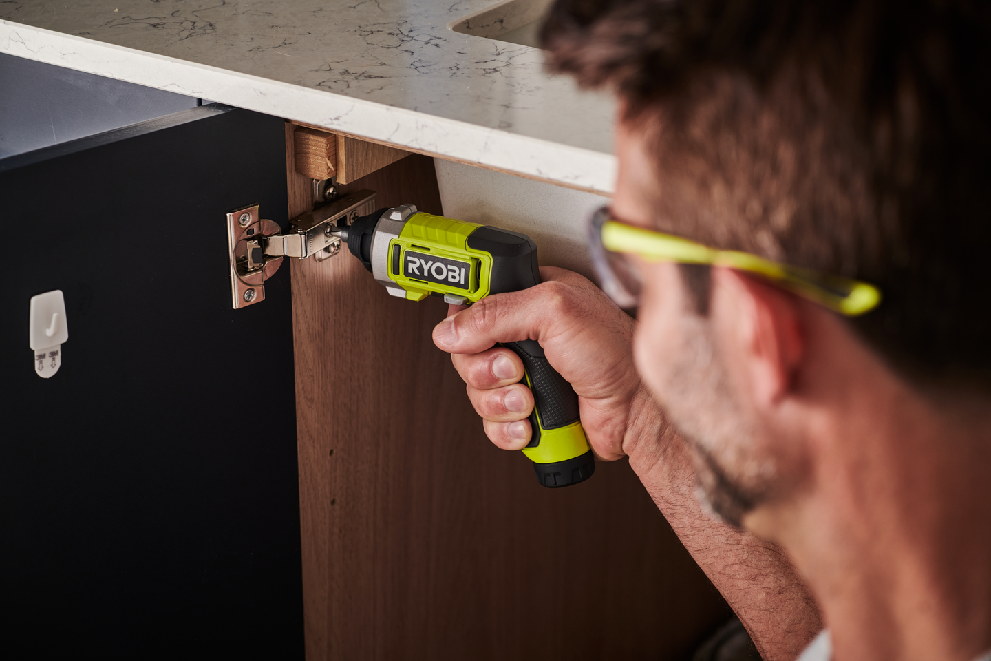 Ruuvinväännin RYOBI RSD4-120T 4V USB 2,0Ah akulla USB-Litium-sarja