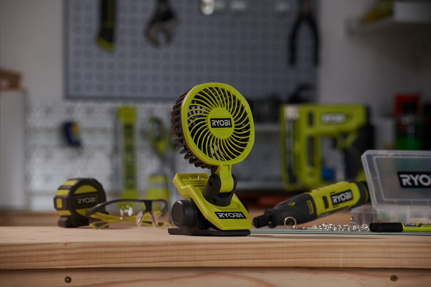 Klipsituuletin RYOBI RCF4-0 4V USB-Litium-sarja ei akkua