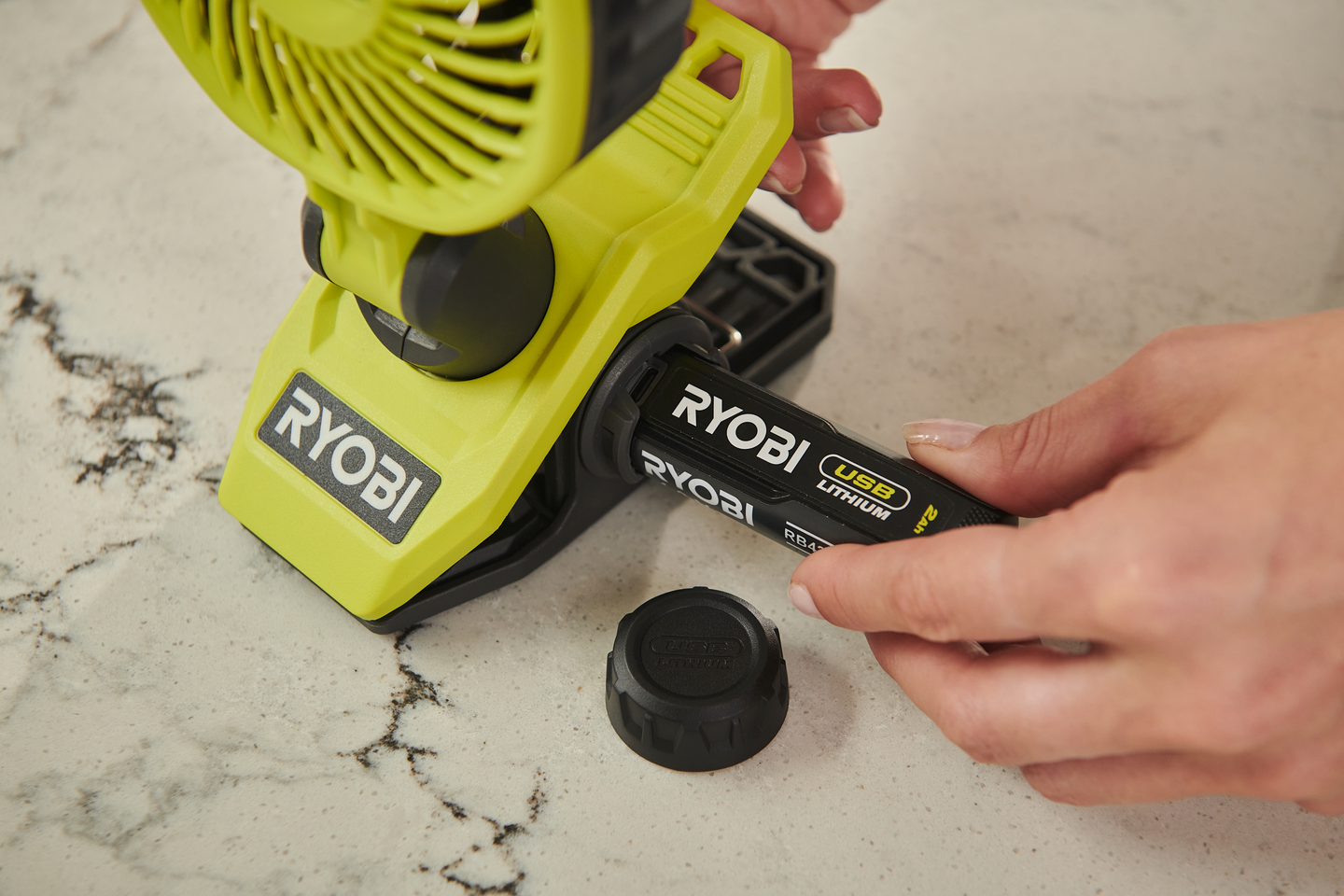 Klipsituuletin RYOBI RCF4-0 4V USB-Litium-sarja ei akkua