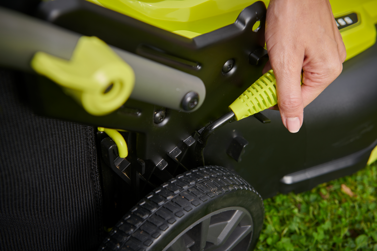 GRÄSKLIPPARE RYOBI RY18LMX40C-240