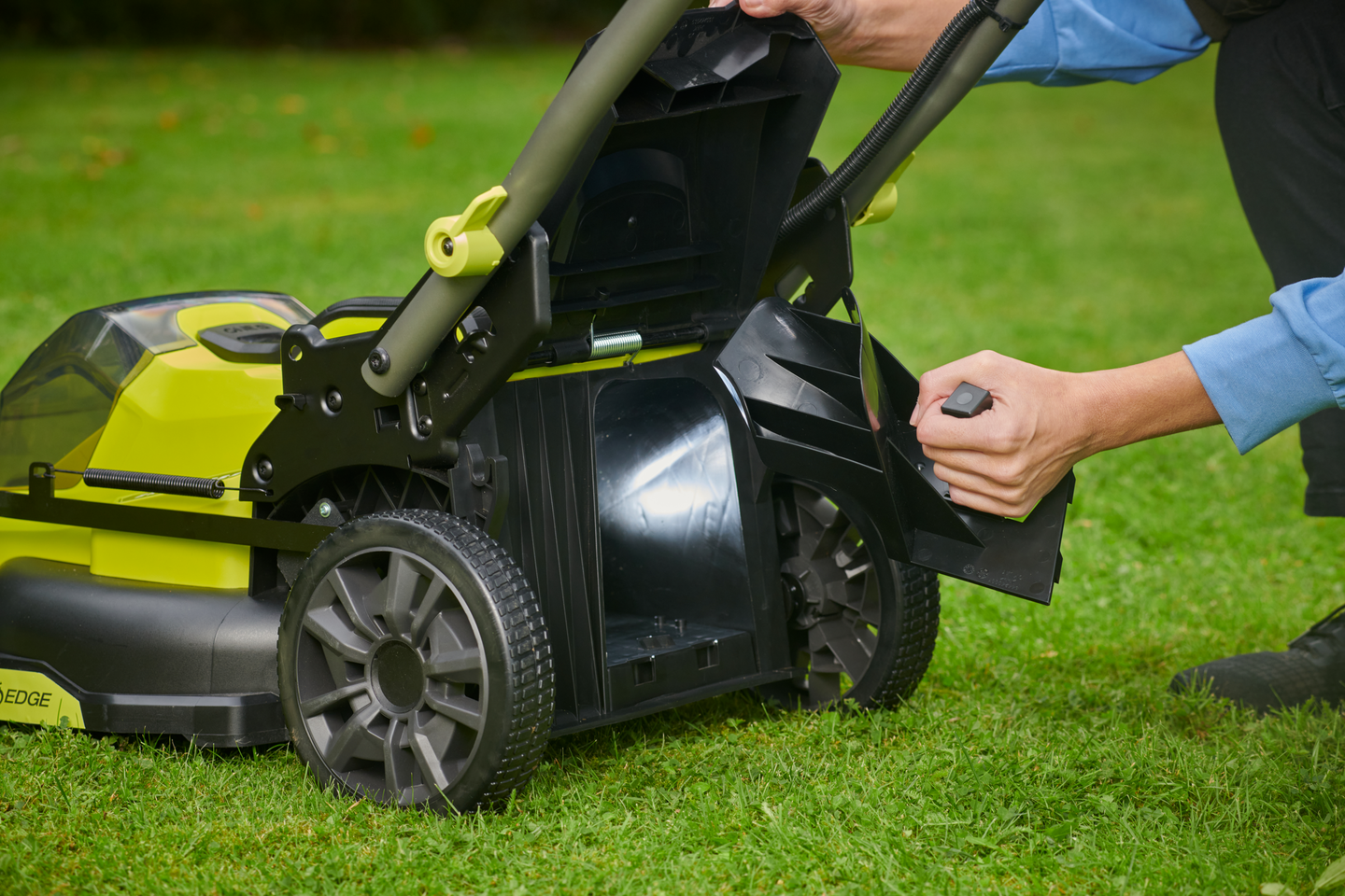 GRÄSKLIPPARE RYOBI RY18LMX40C-240