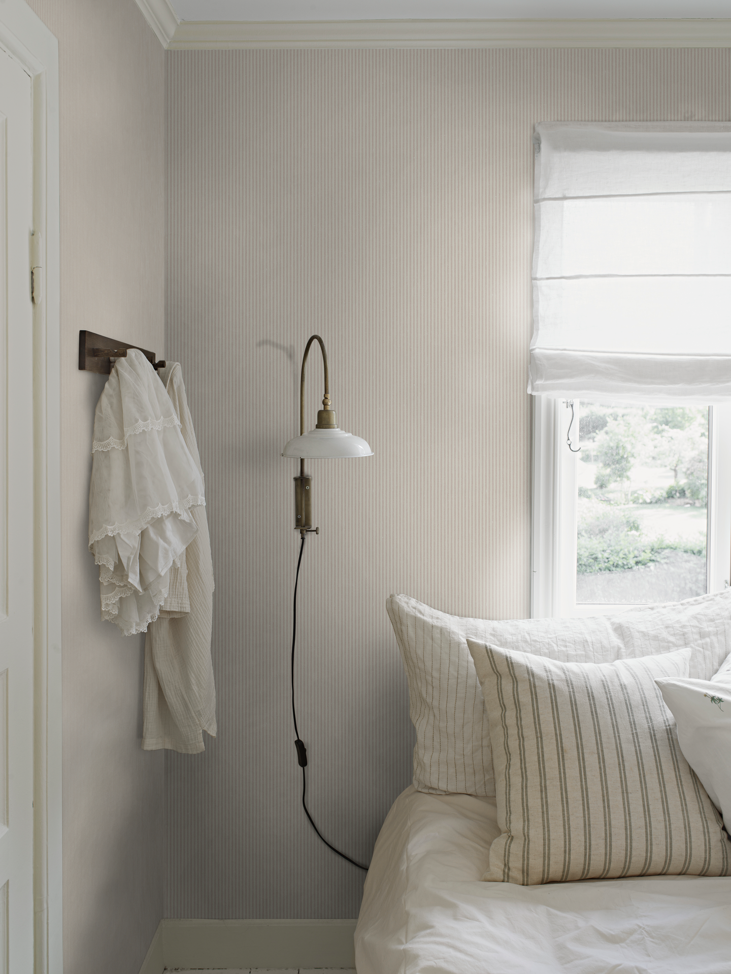 Kuitutapetti Boråstapeter Linen Polka Stripe 7865 Light Pink 10,05m