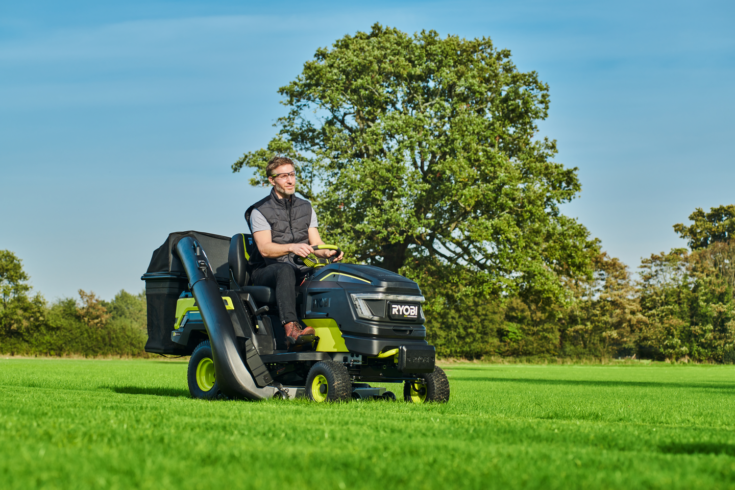 Akkuajoleikkuri Ryobi RY72TMX117-310 72V 3x10Ah