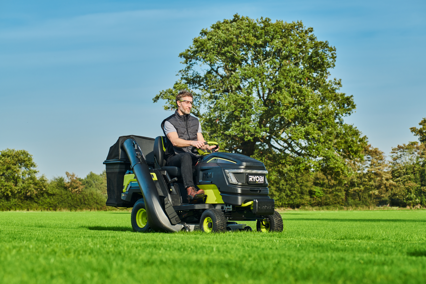 Akkuajoleikkuri Ryobi RY72TMX117-310 72V 3x10Ah