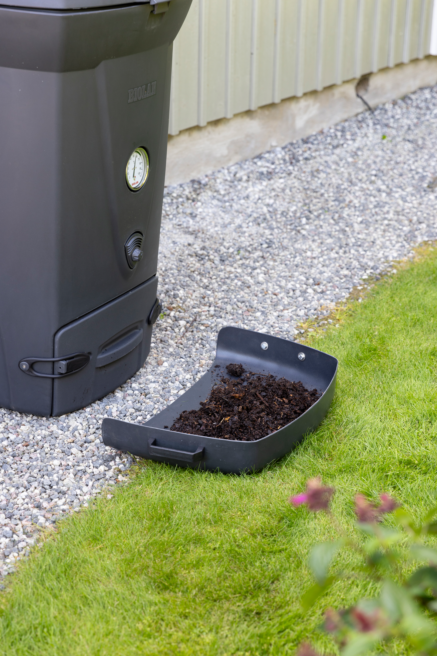 Kompostorin tyhjennyskaukalo Biolan
