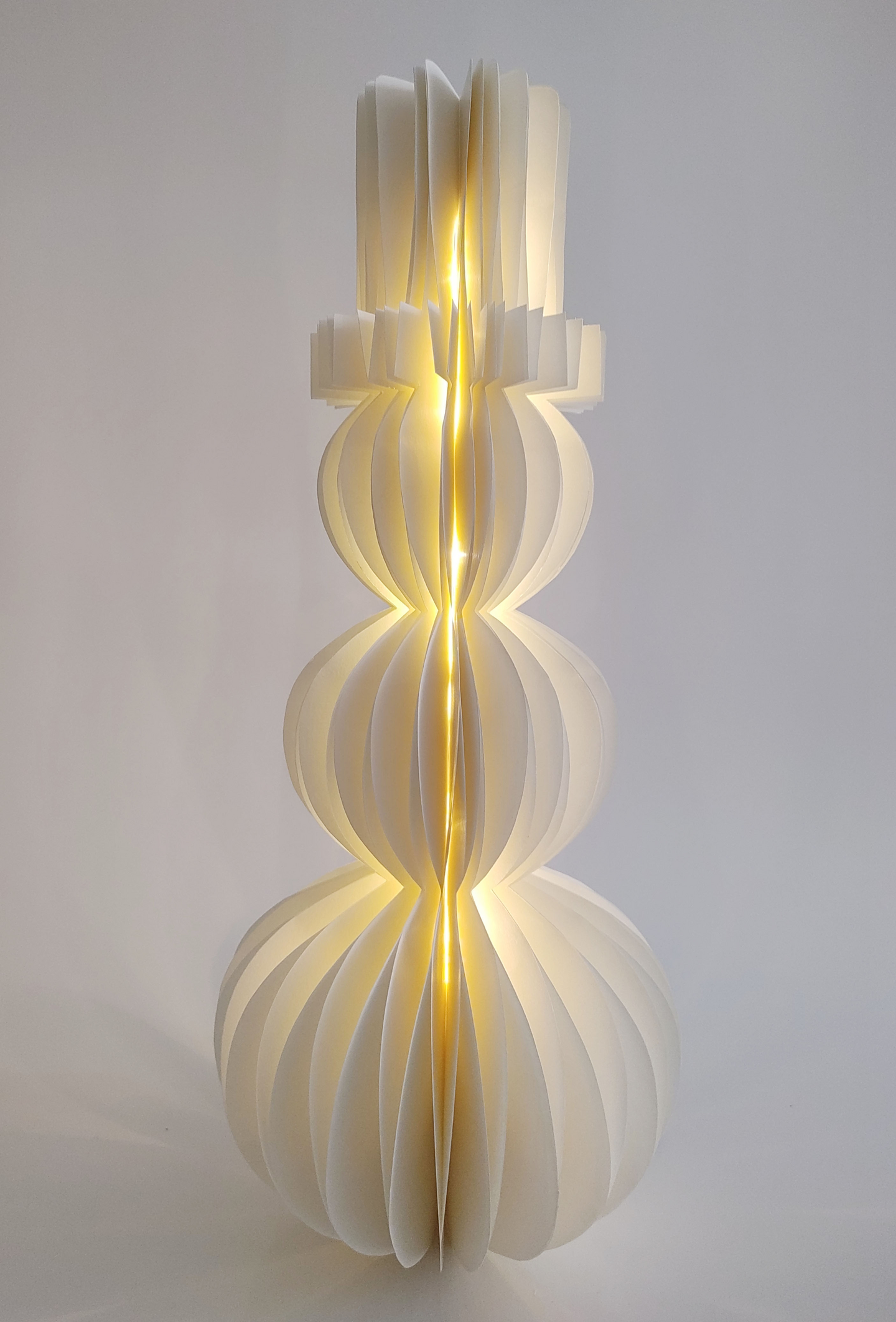 Paperilumiukko Cello 15led 30cm valkoinen