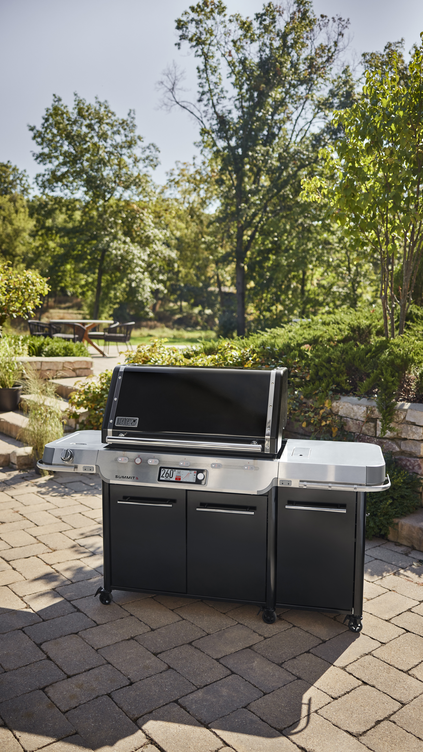 Älykaasugrilli Weber Summit Ex musta