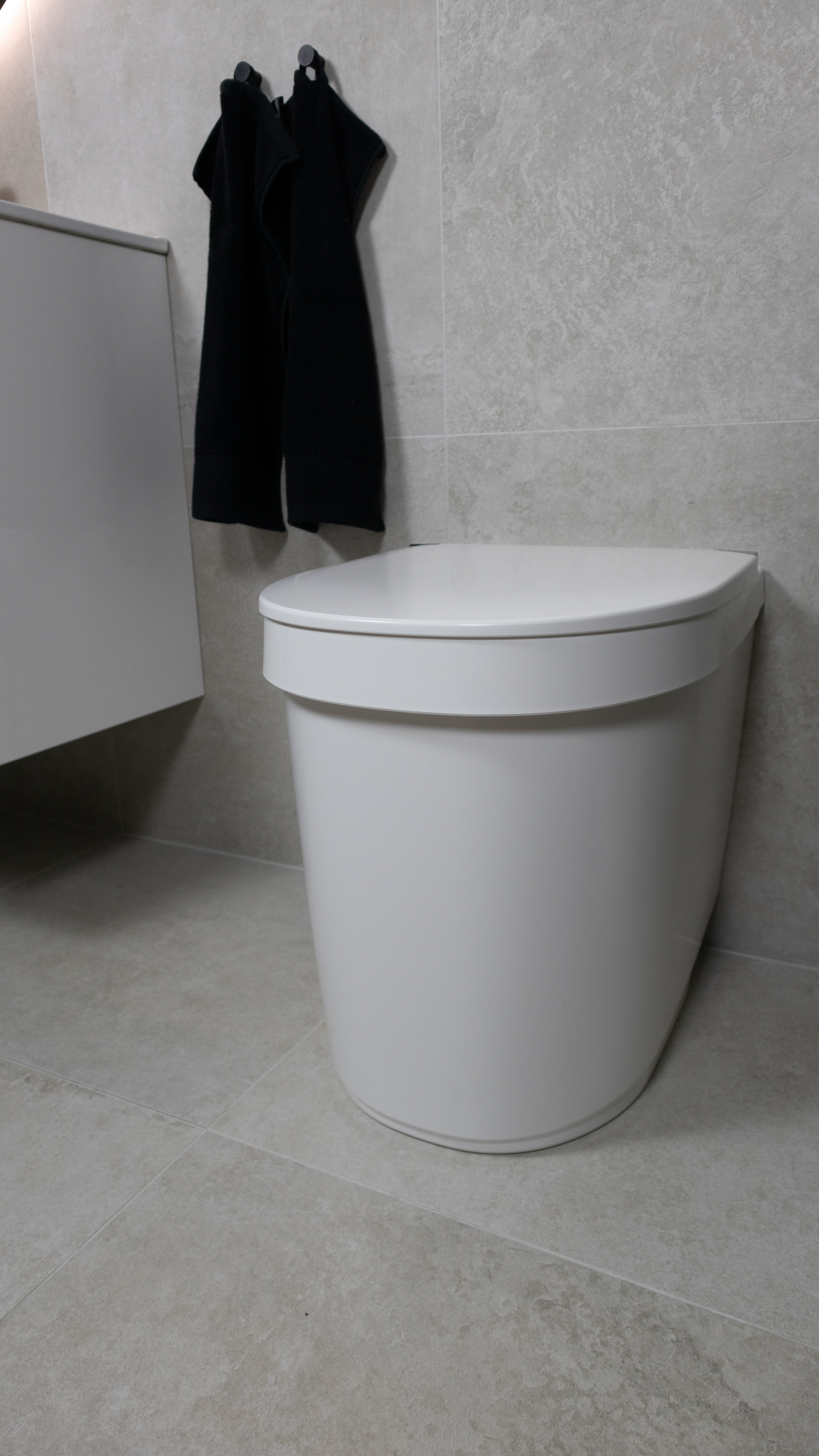 Kuivakäymälä Separett Tiny erotteleva virtsasäiliöllä