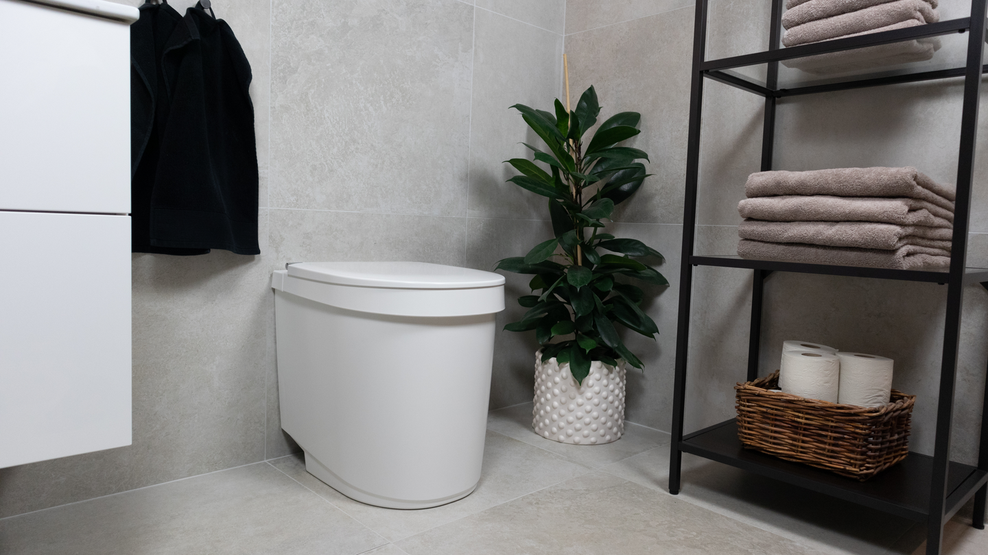 Kuivakäymälä Separett Tiny erotteleva virtsasäiliöllä