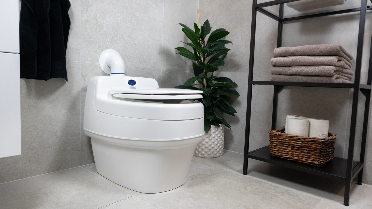 Erotteleva käymälä Separett Villa 12/220V