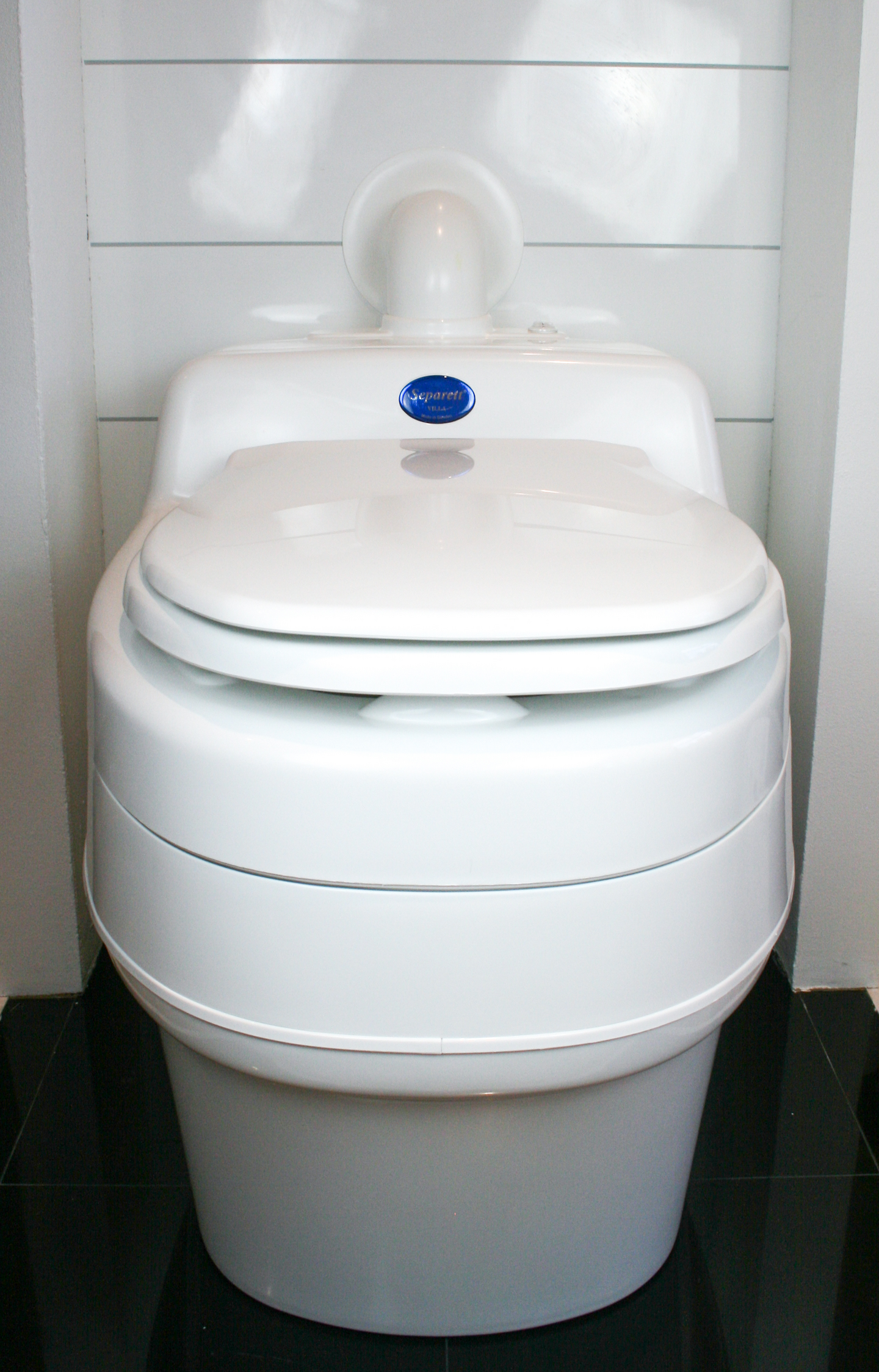 Erotteleva käymälä Separett Villa 12/220V