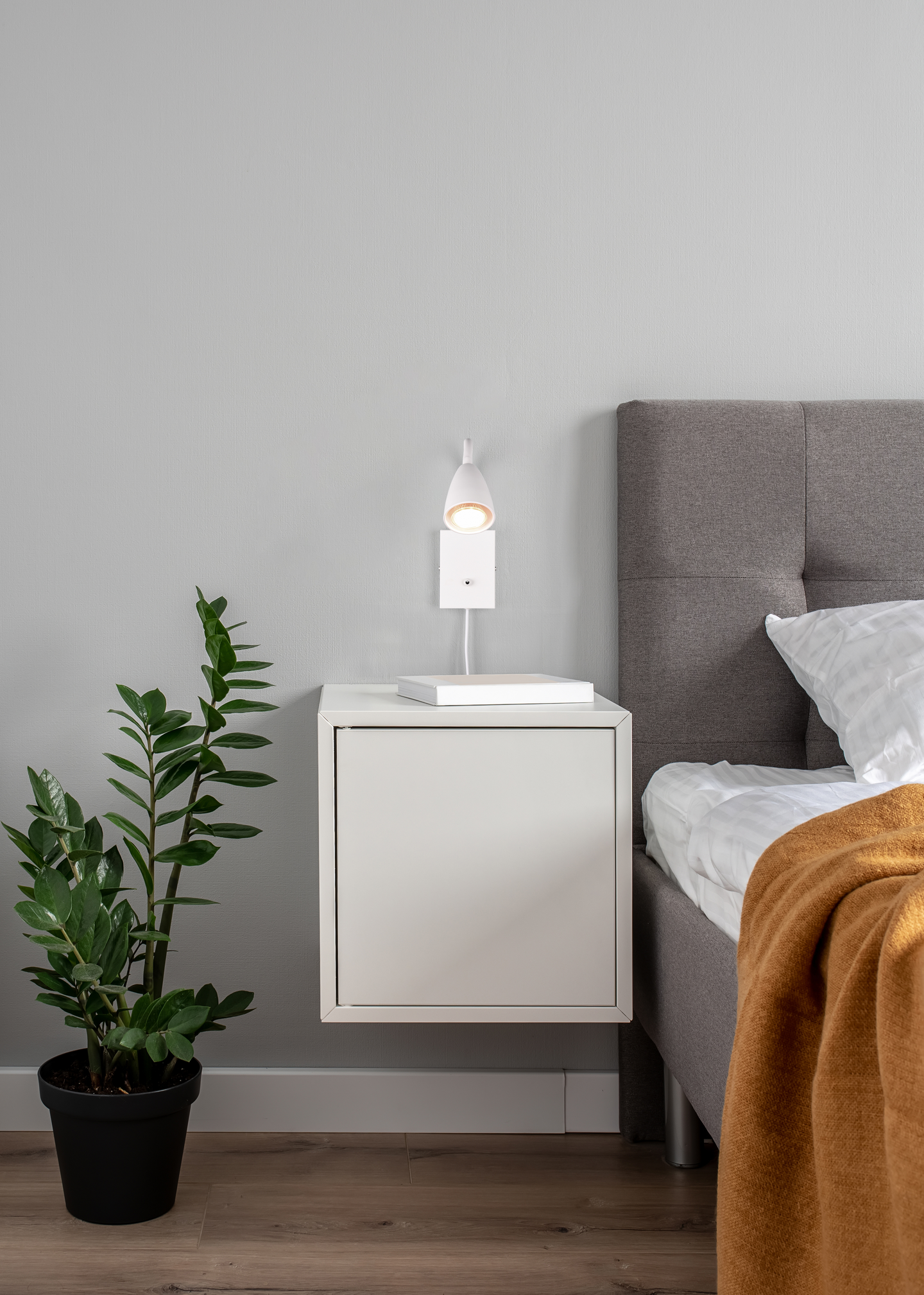 Seinävalaisin TRIO Wanda GU10 mattavalkoinen