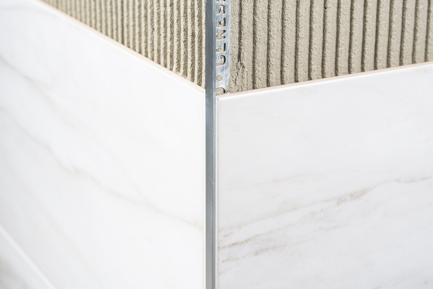 Laattalista Genesis päätelista 10mm 270cm alumiini