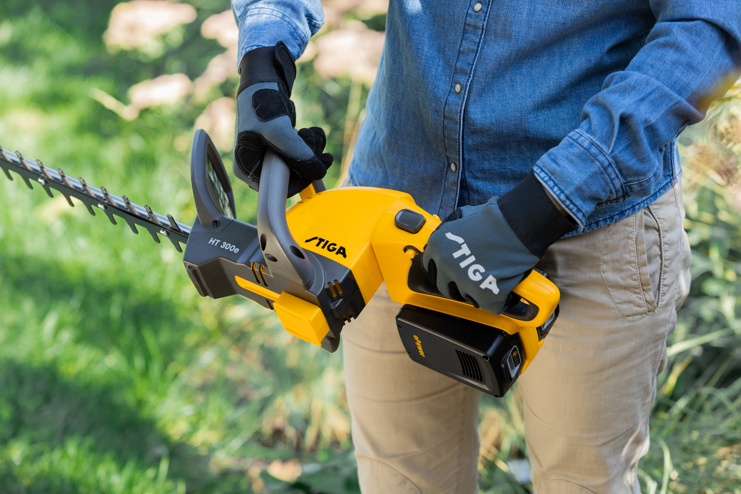 Akkupensasleikkuri Stiga HT 300e Kit 2x2,0Ah