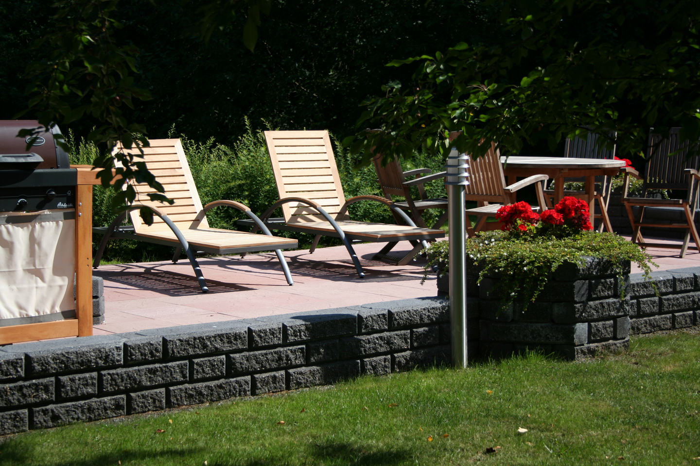 Vallikivi normaalikivipari HB 630x215x100mm musta 56paria/lava 1180kg/lava