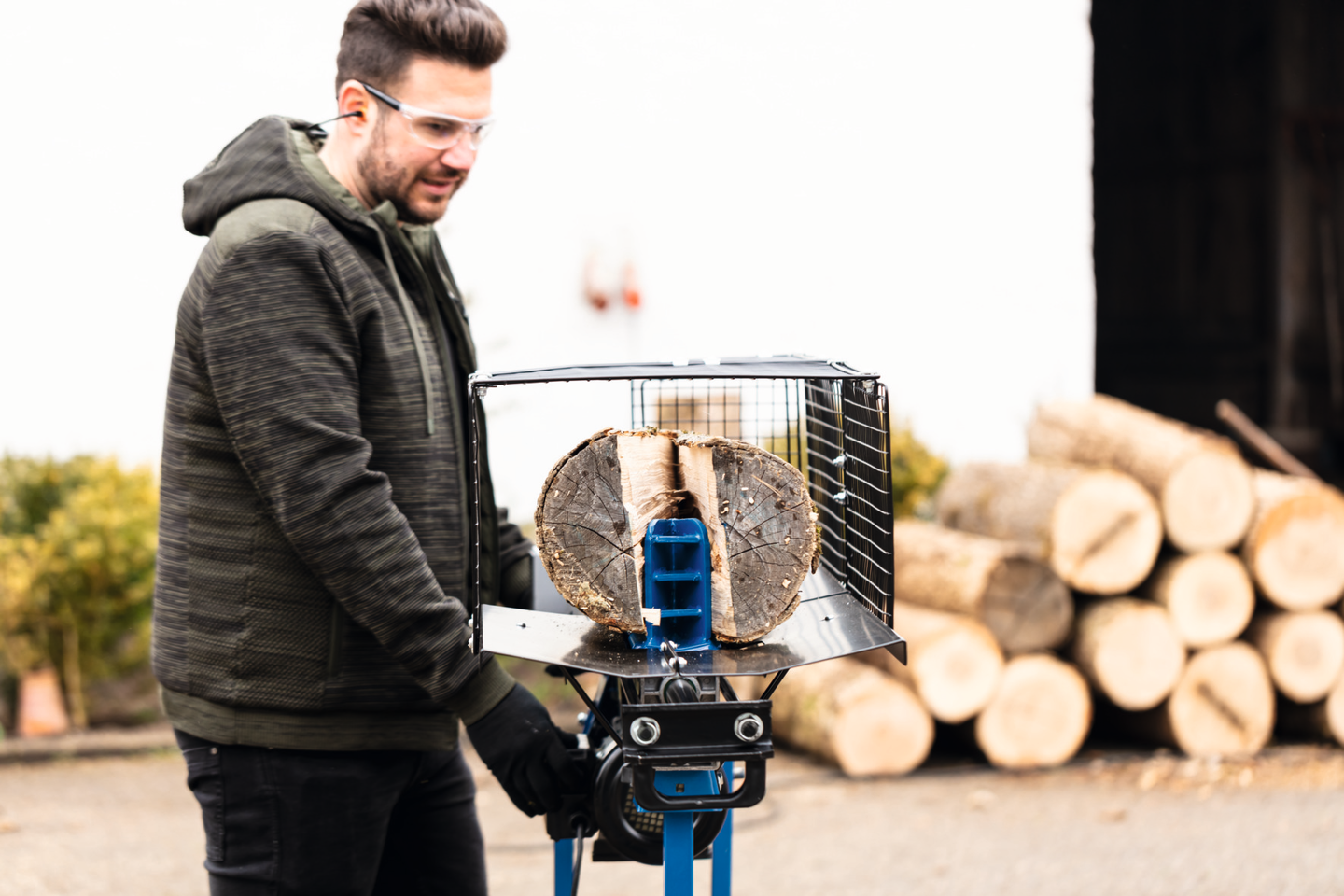 Klapikone Scheppach HL760LS jalustalla